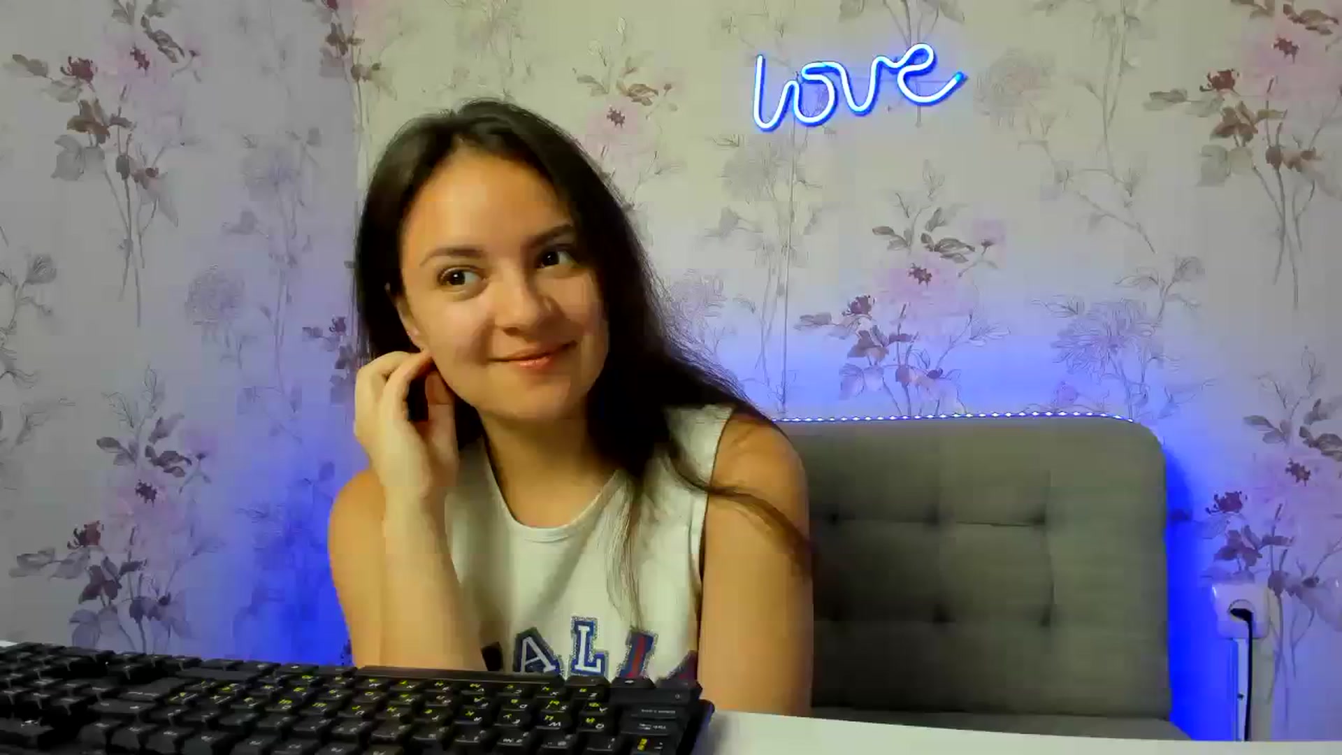 Gallery image thumbnail from DanaLore's myfreecams stream on, 08/06/2023, 12:19 image 4 of 20
