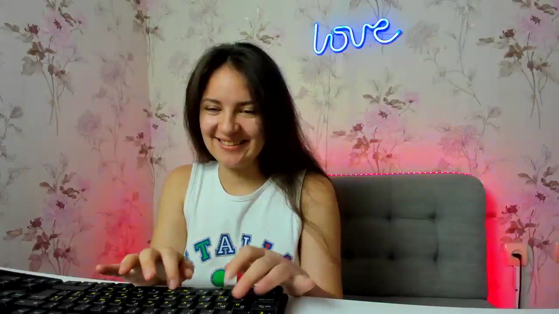 Gallery image thumbnail from DanaLore's myfreecams stream on, 08/06/2023, 12:19 image 2 of 20
