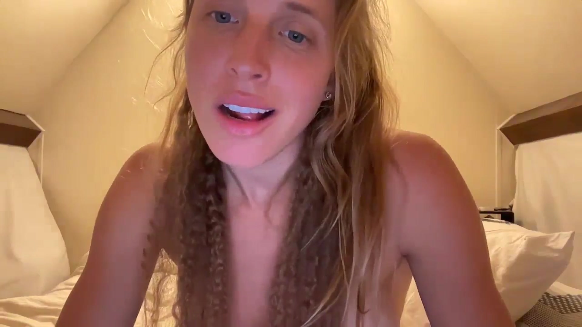 Gallery image thumbnail from DancerKiller's myfreecams stream on, 09/23/2024, 19:13 image 2 of 20