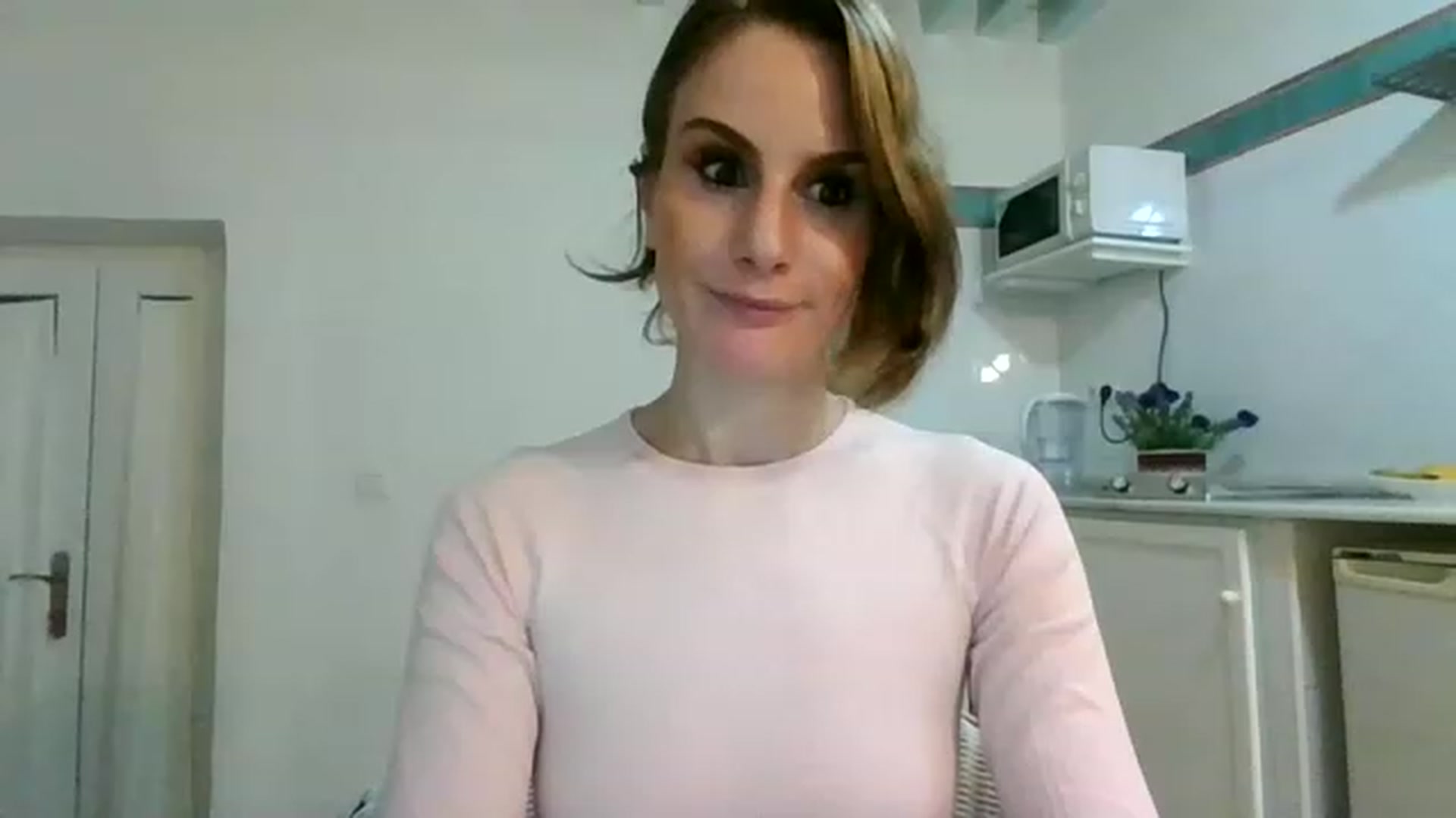 Gallery image thumbnail from DancingRene's myfreecams stream on, 11/22/2022, 18:22 image 15 of 20