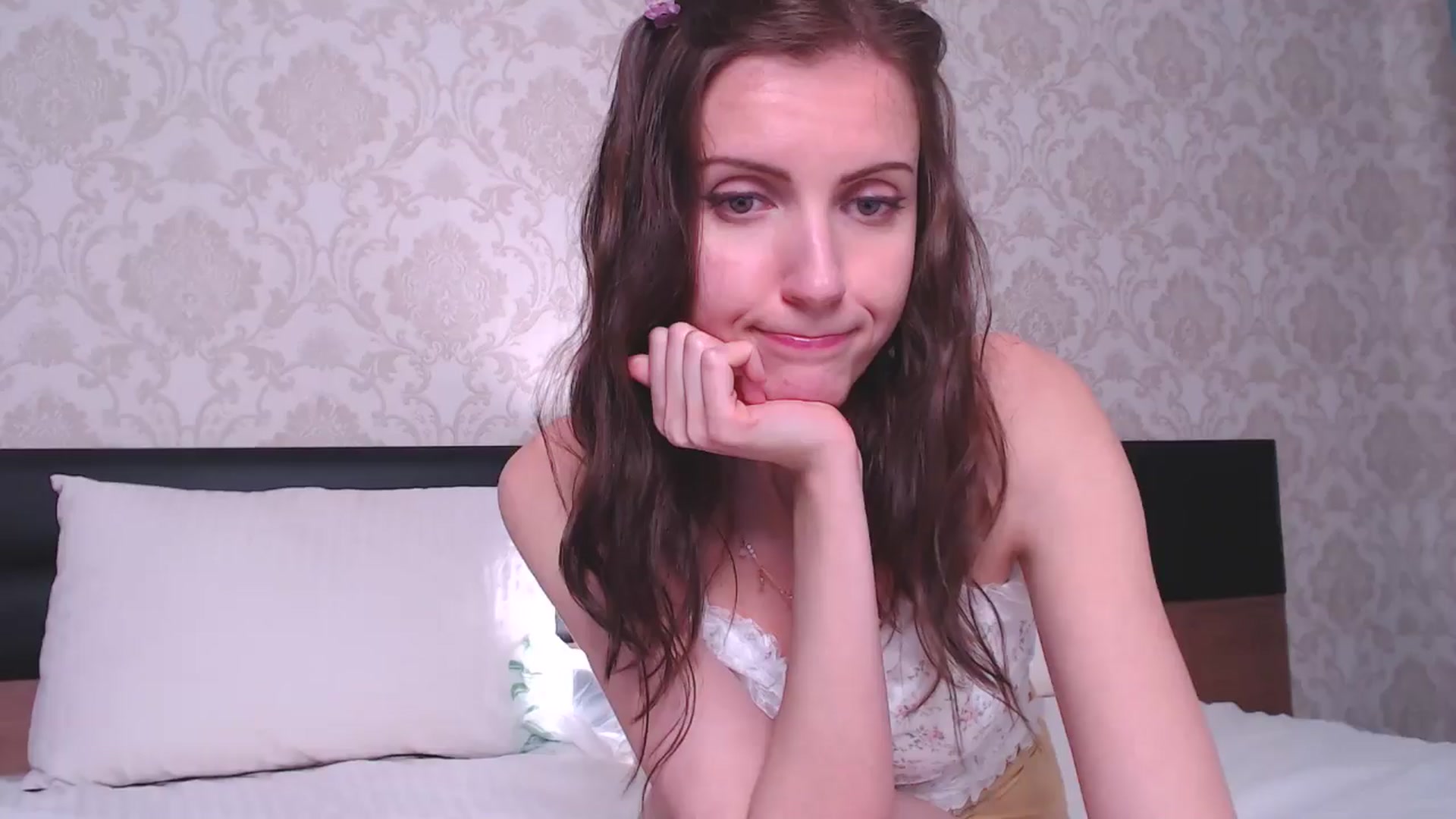 Gallery image thumbnail from DanecSarla's myfreecams stream on, 05/19/2024, 19:26 image 16 of 20
