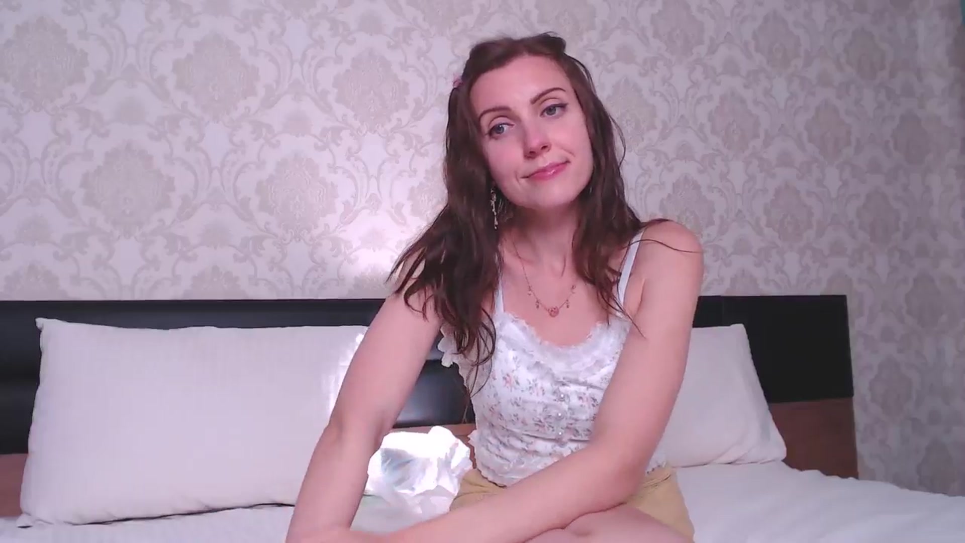 Gallery image thumbnail from DanecSarla's myfreecams stream on, 05/19/2024, 19:26 image 3 of 20