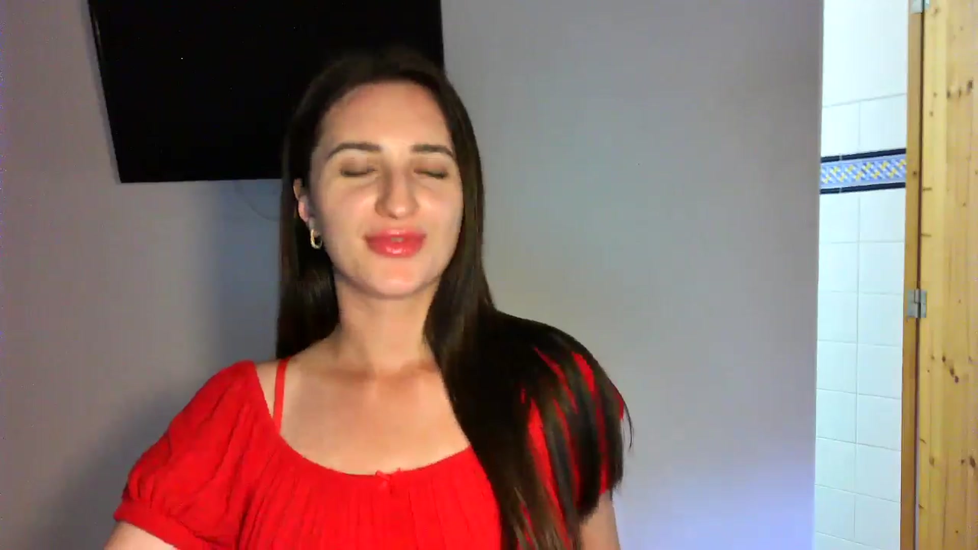 Gallery image thumbnail from Danet's myfreecams stream on, 05/18/2025, 19:14 image 2 of 20