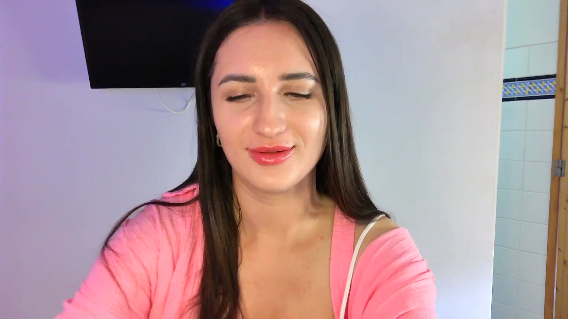 Gallery image thumbnail from Danet's myfreecams stream on, 05/19/2025, 14:40 image 19 of 20
