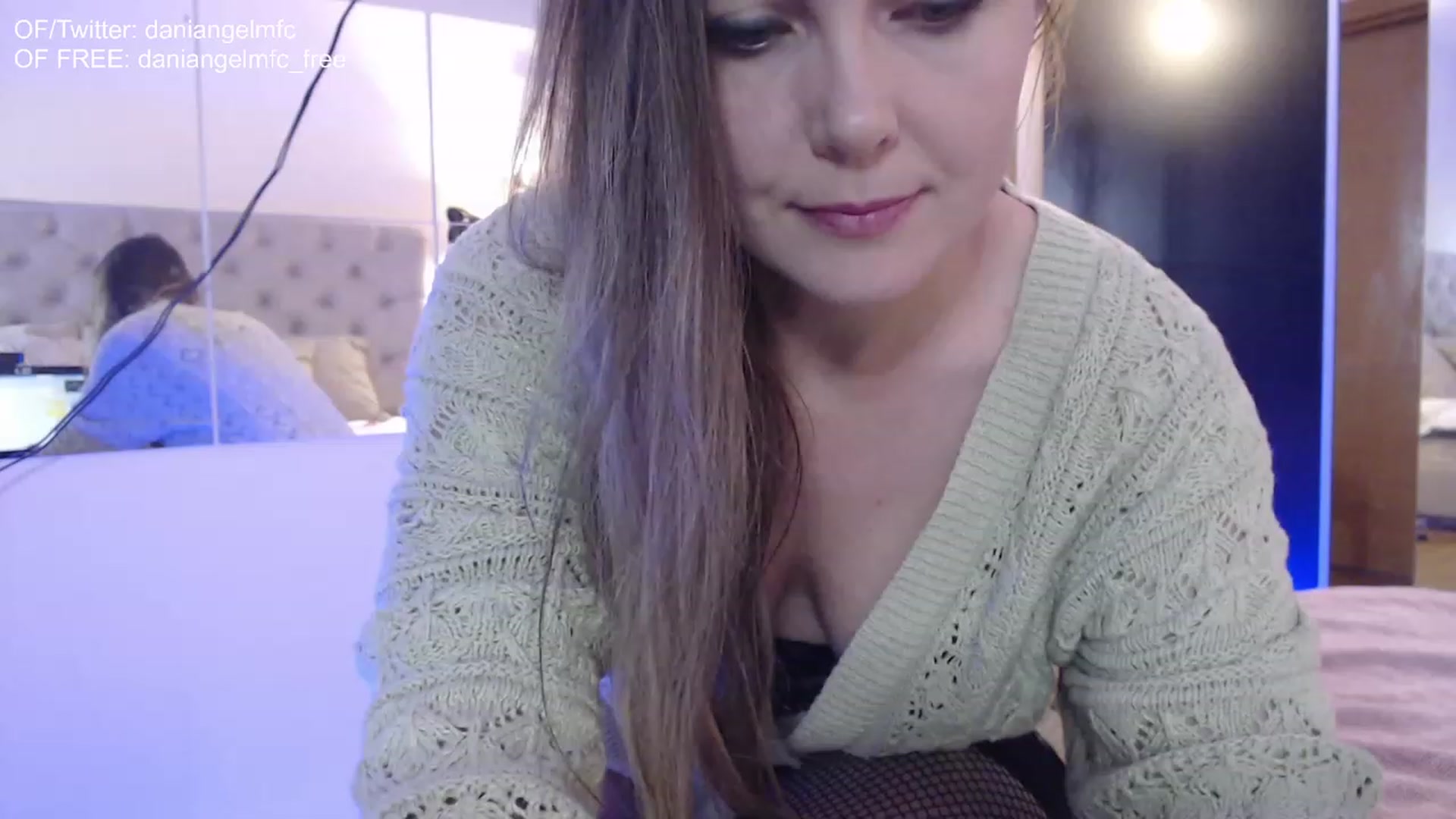 Gallery image thumbnail from DaniAngelMFC's myfreecams stream on, 11/16/2022, 22:00 image 18 of 20