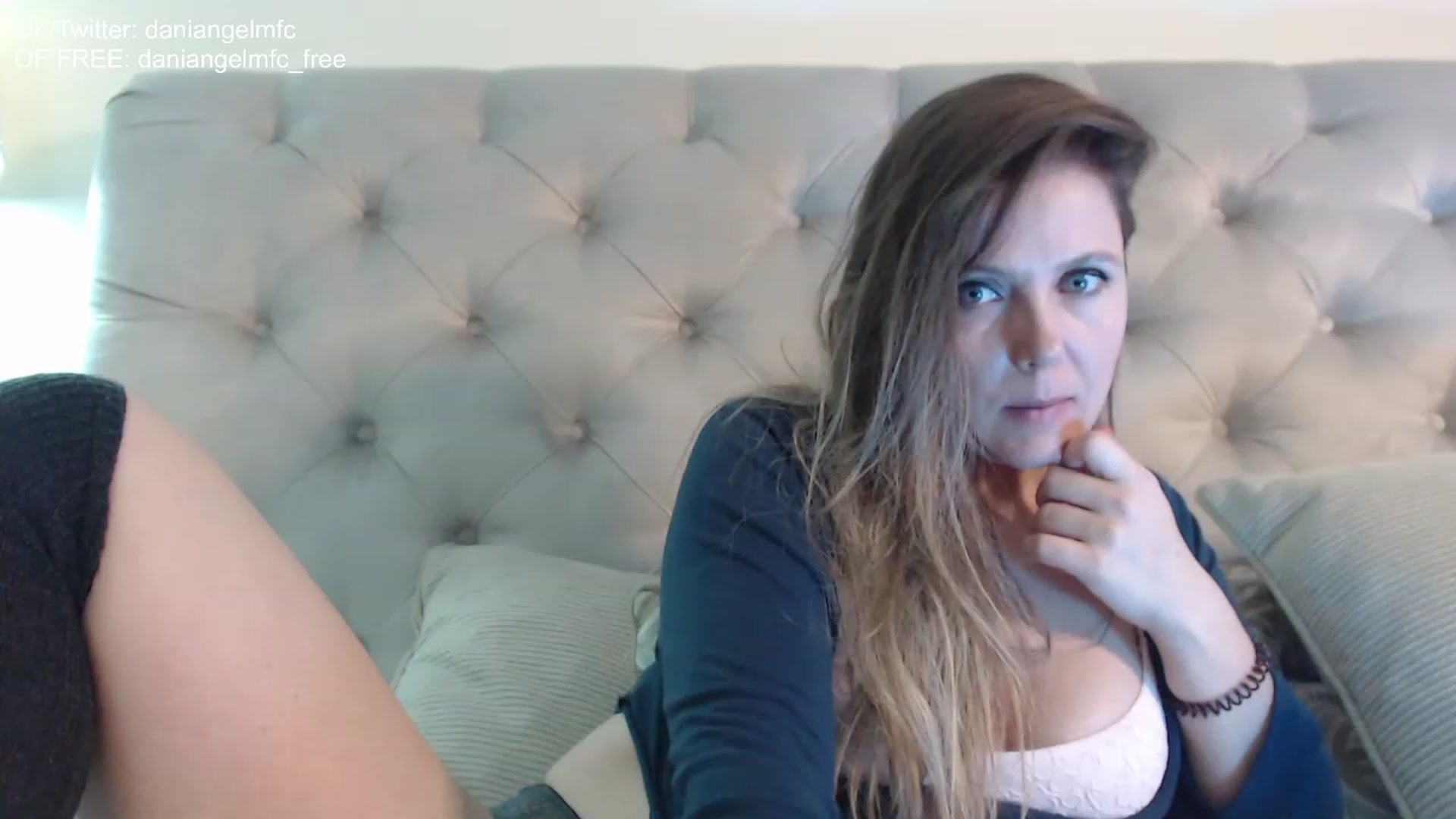 Gallery image thumbnail from DaniAngelMFC's myfreecams stream on, 12/05/2022, 22:30 image 15 of 20