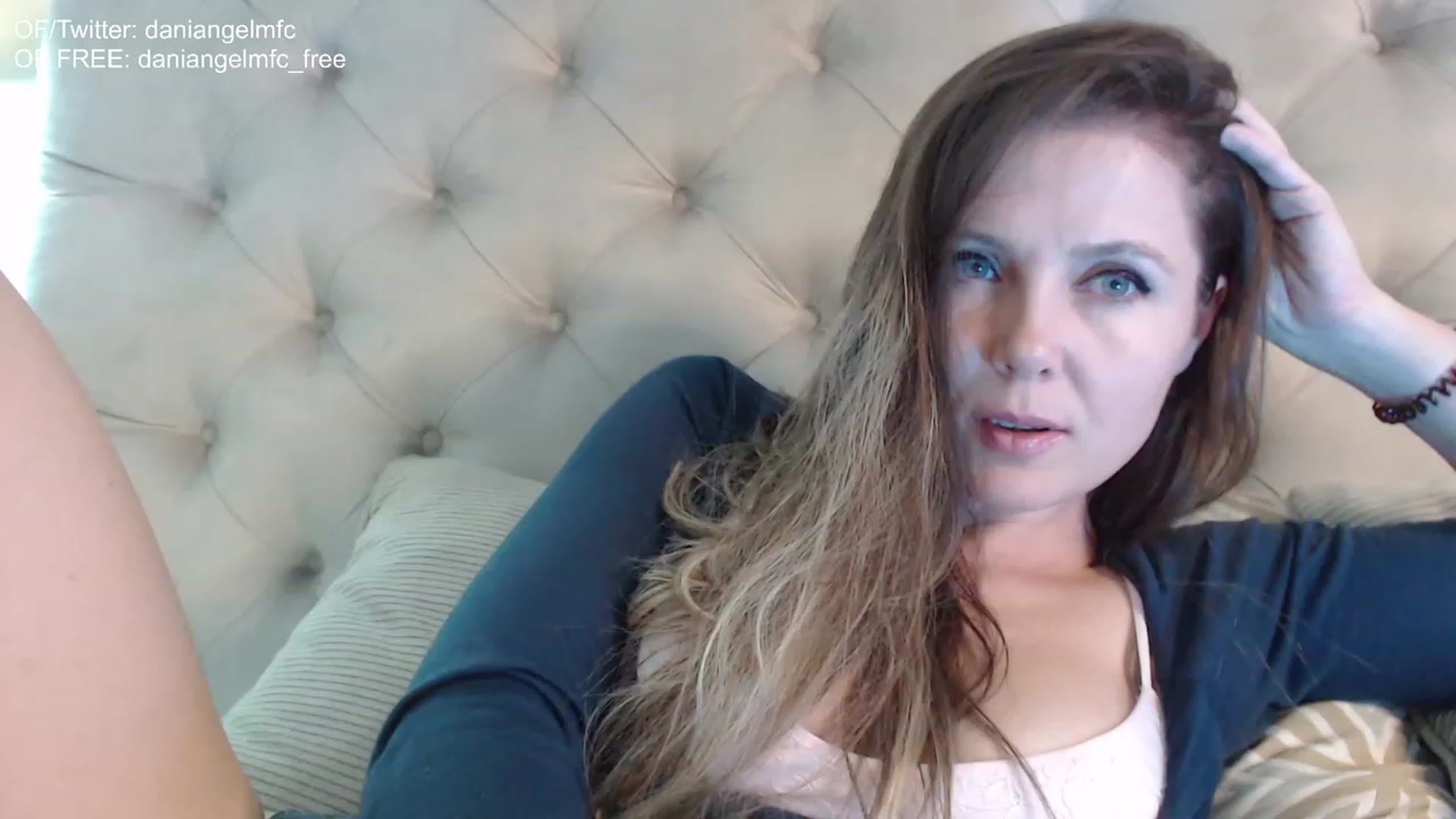 Gallery image thumbnail from DaniAngelMFC's myfreecams stream on, 12/05/2022, 22:30 image 16 of 20