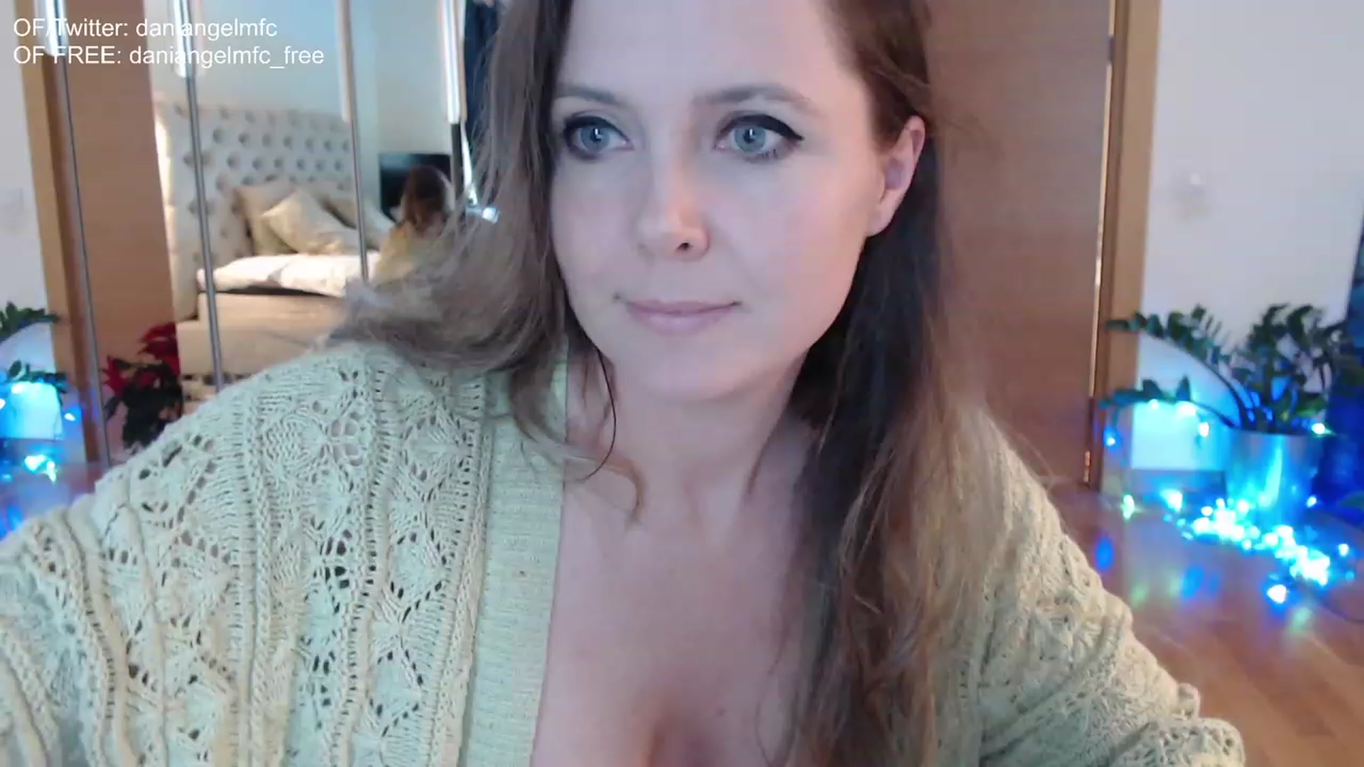 Gallery image thumbnail from DaniAngelMFC's myfreecams stream on, 12/06/2022, 11:17 image 6 of 20