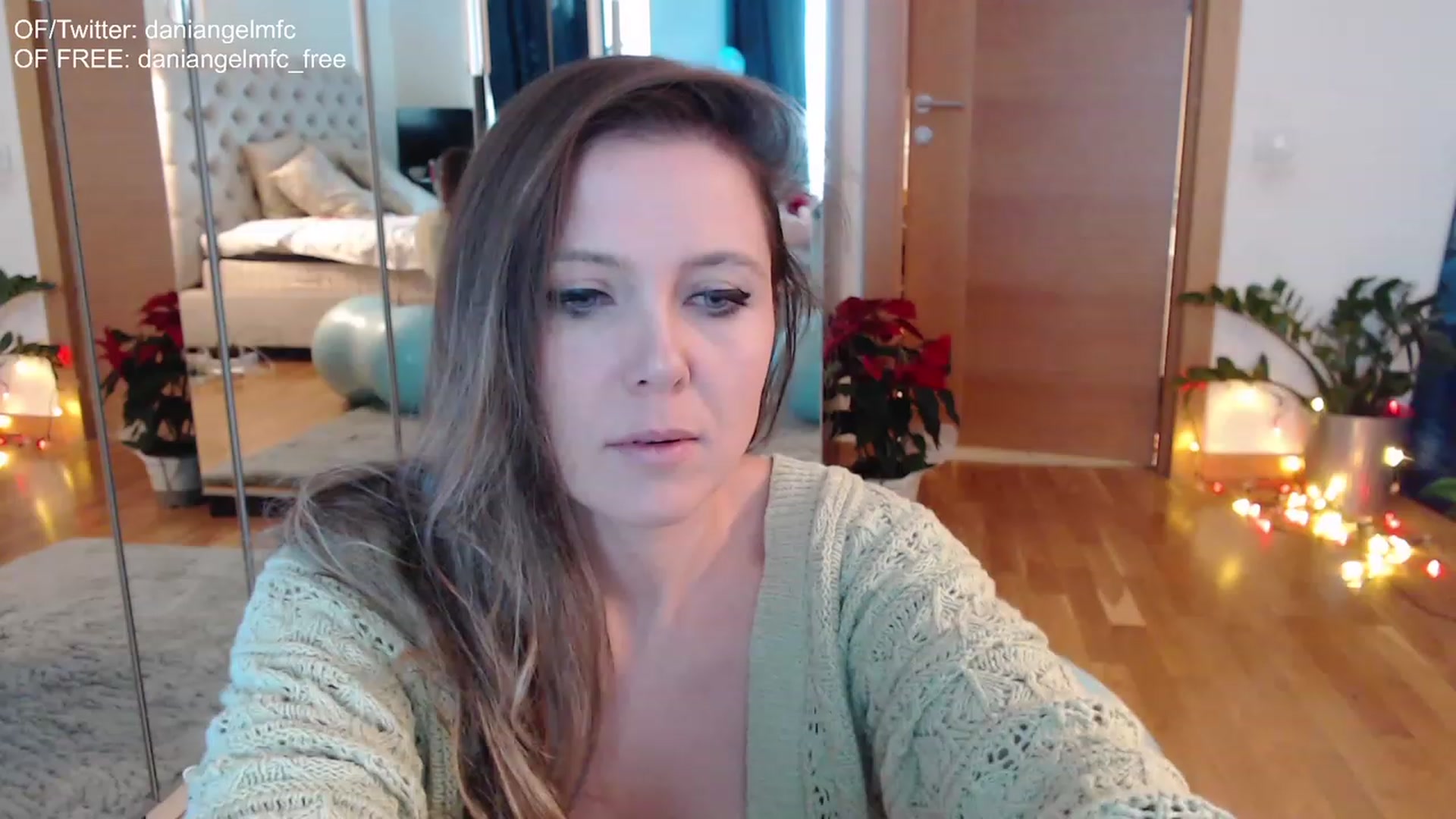 Gallery image thumbnail from DaniAngelMFC's myfreecams stream on, 12/06/2022, 11:17 image 7 of 20