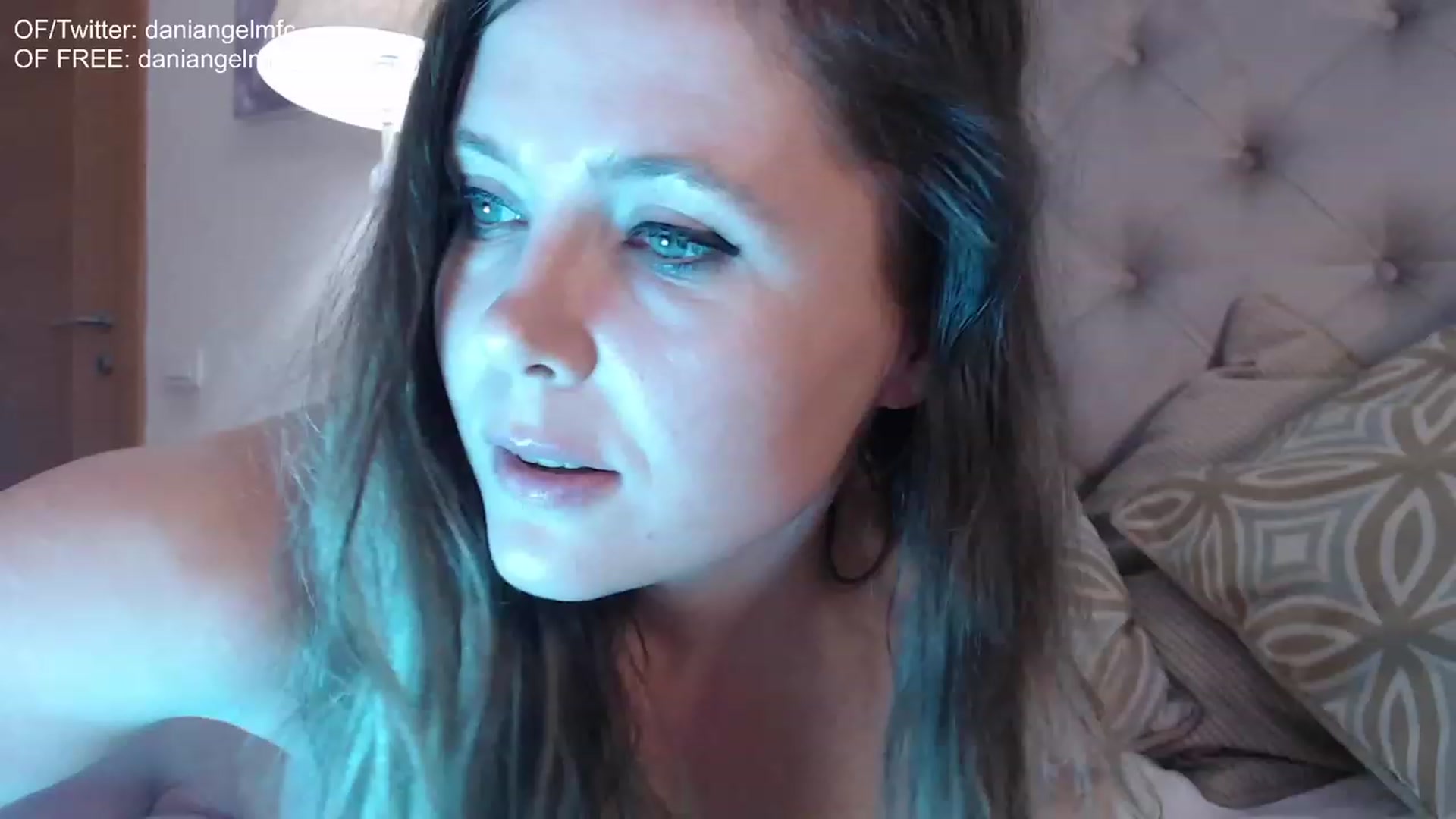 Gallery image thumbnail from DaniAngelMFC's myfreecams stream on, 12/10/2022, 23:11 image 16 of 20