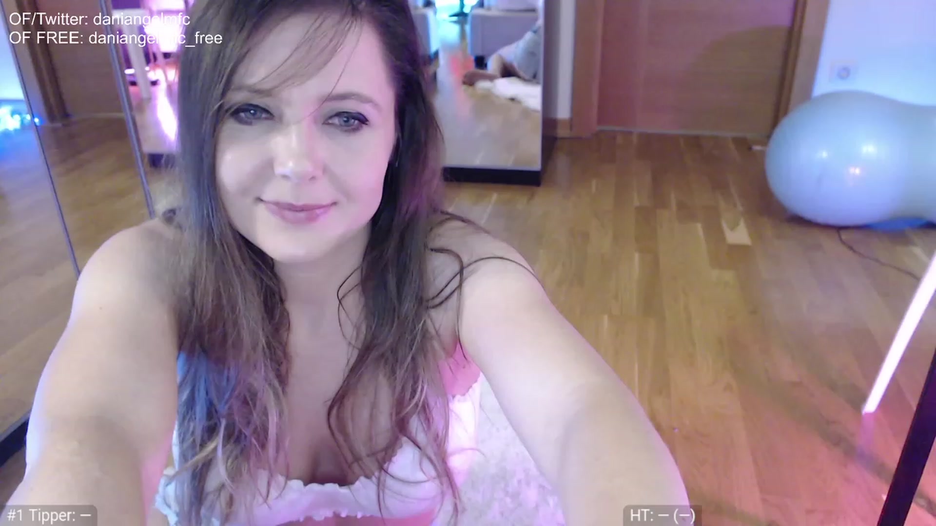 Gallery image thumbnail from DaniAngelMFC's myfreecams stream on, 01/02/2023, 23:03 image 4 of 20