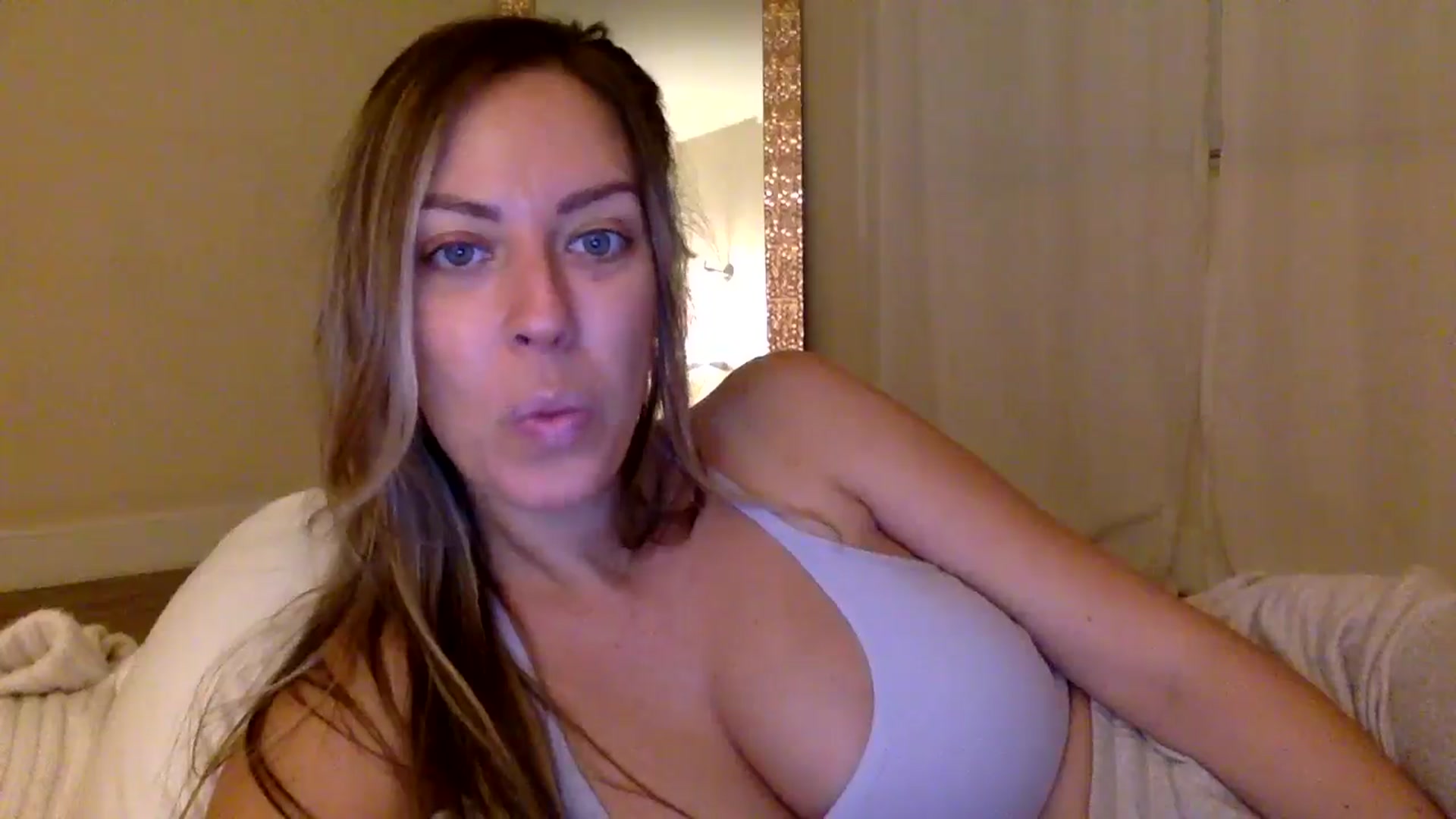 Gallery image thumbnail from DaniSendLuv's myfreecams stream on, 07/30/2024, 02:20 image 18 of 20