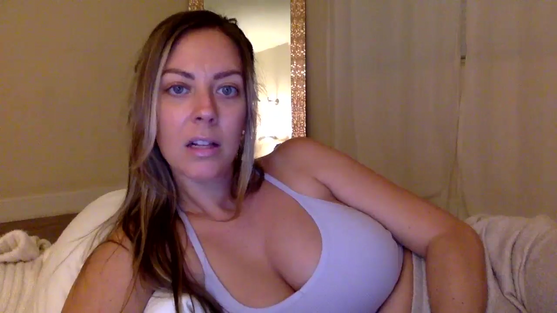 Gallery image thumbnail from DaniSendLuv's myfreecams stream on, 07/30/2024, 02:20 image 16 of 20