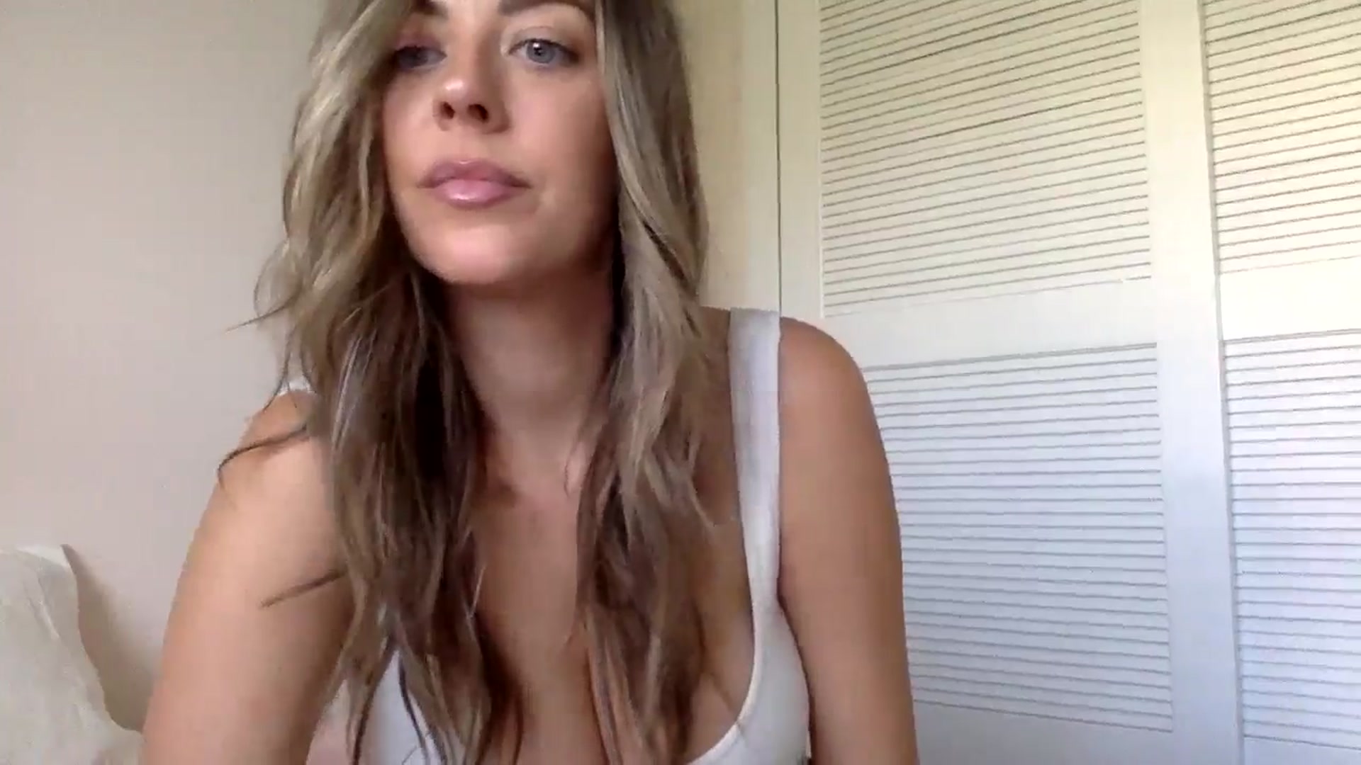 Gallery image thumbnail from DaniSendLuv's myfreecams stream on, 08/01/2024, 24:10 image 10 of 20