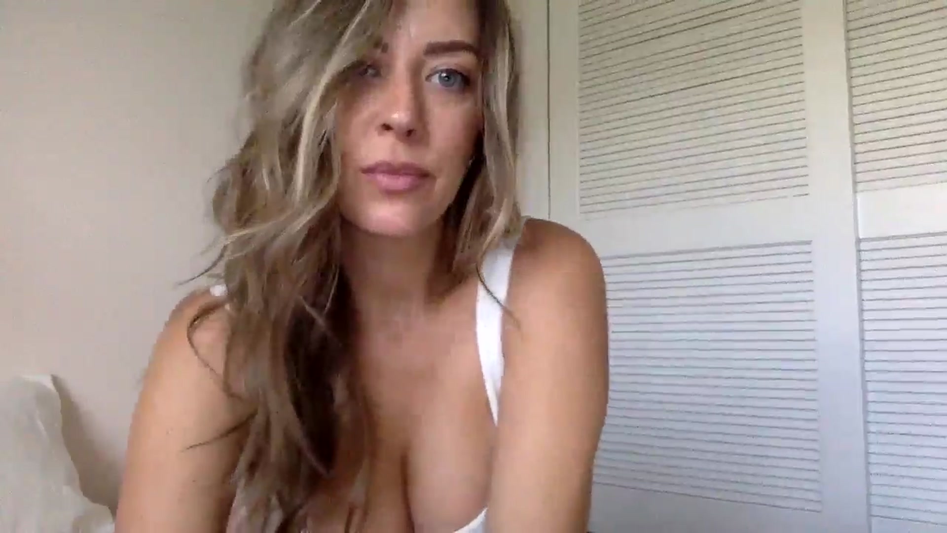 Gallery image thumbnail from DaniSendLuv's myfreecams stream on, 08/01/2024, 24:10 image 11 of 20