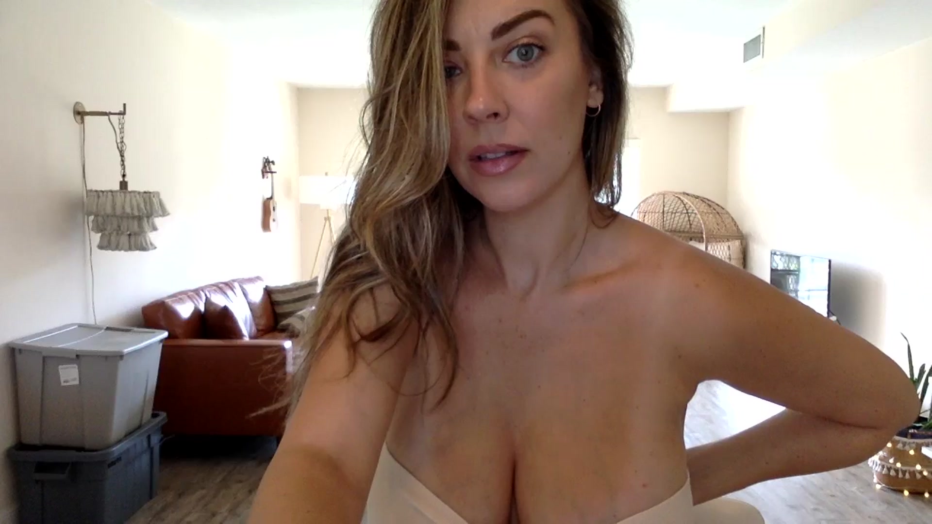 Gallery image thumbnail from DaniSendLuv's myfreecams stream on, 08/01/2024, 16:28 image 5 of 20