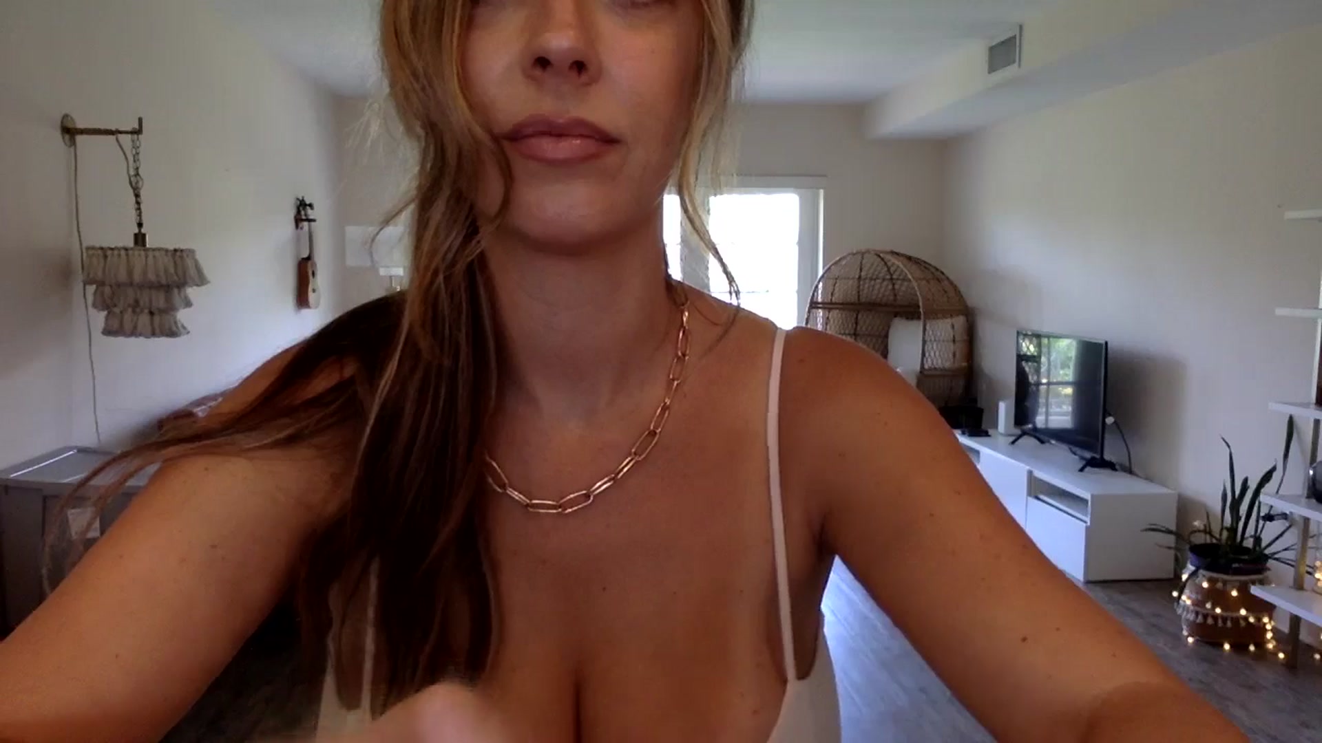 Gallery image thumbnail from DaniSendLuv's myfreecams stream on, 08/02/2024, 17:12 image 13 of 20