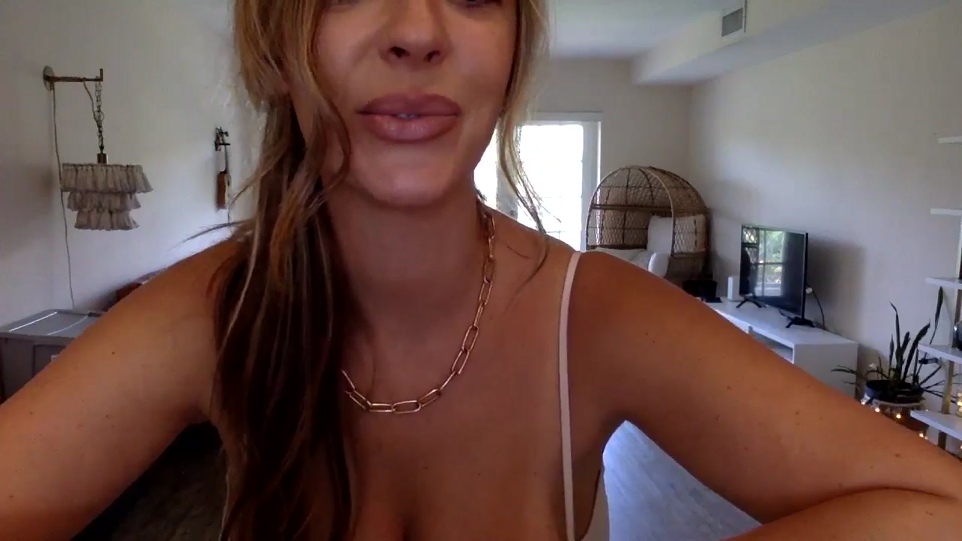 Gallery image thumbnail from DaniSendLuv's myfreecams stream on, 08/02/2024, 17:12 image 12 of 20