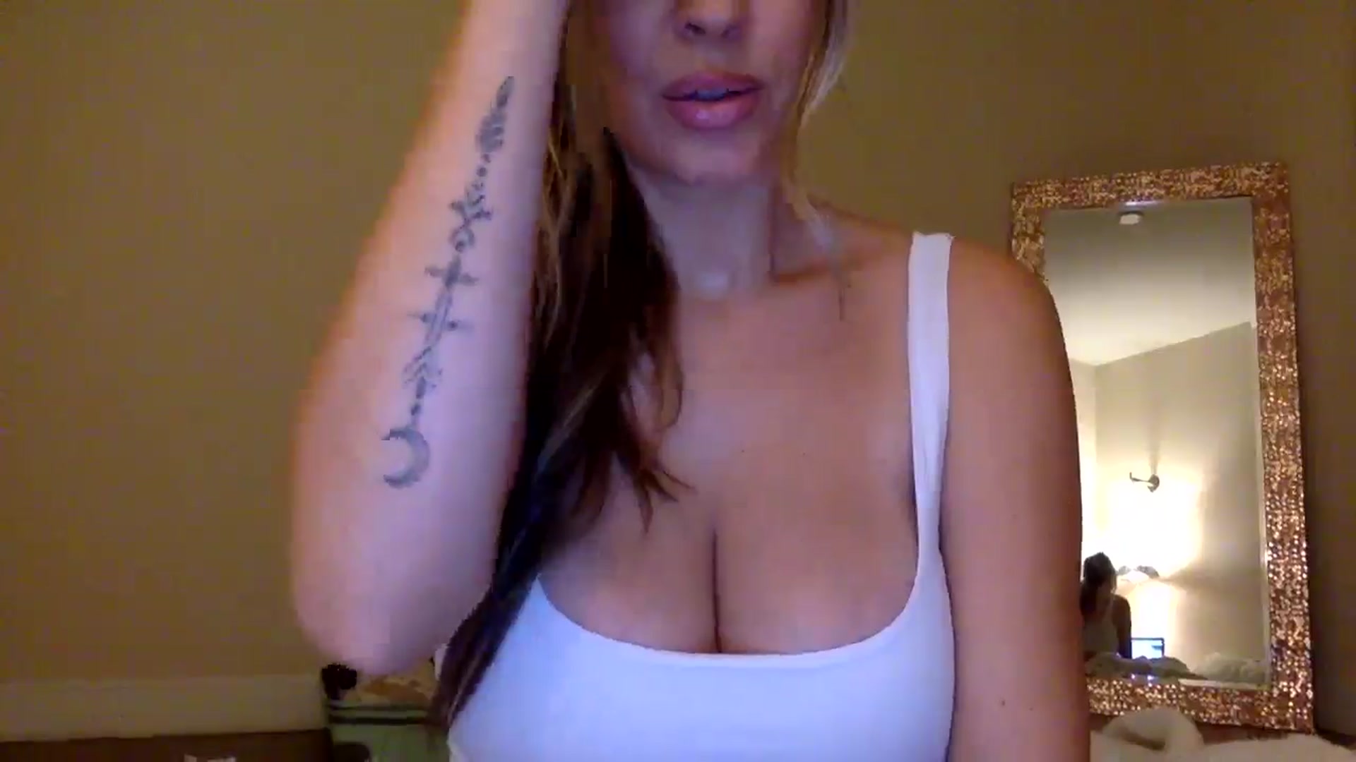 Gallery image thumbnail from DaniSendLuv's myfreecams stream on, 08/09/2024, 02:16 image 10 of 20