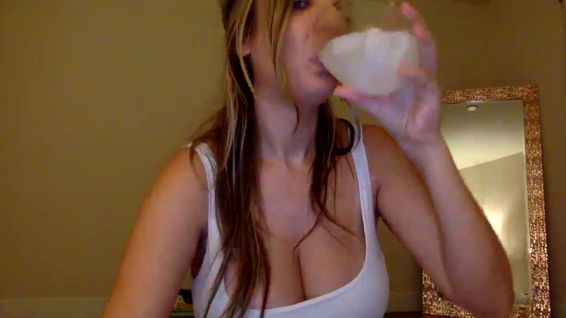 Gallery image thumbnail from DaniSendLuv's myfreecams stream on, 08/09/2024, 02:16 image 4 of 20