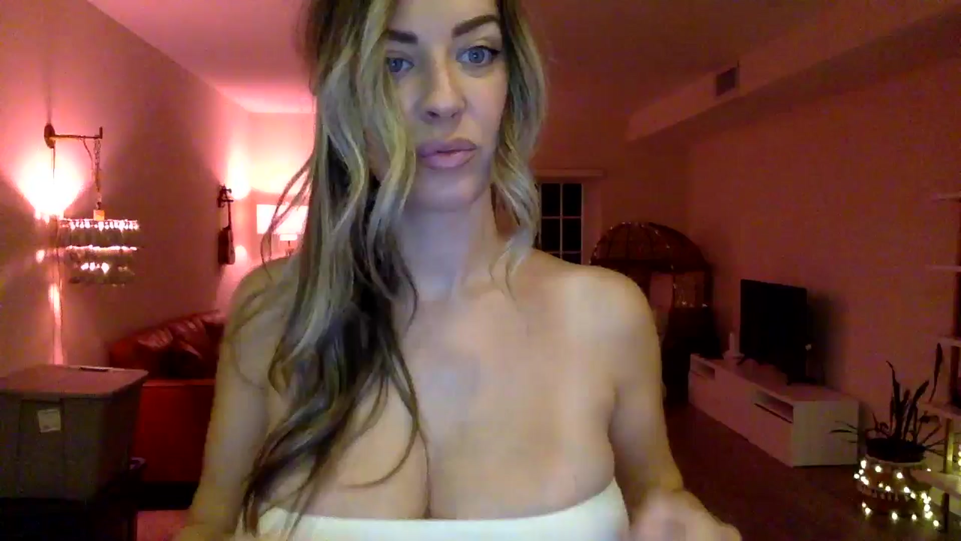 Gallery image thumbnail from DaniSendLuv's myfreecams stream on, 08/10/2024, 01:44 image 1 of 20