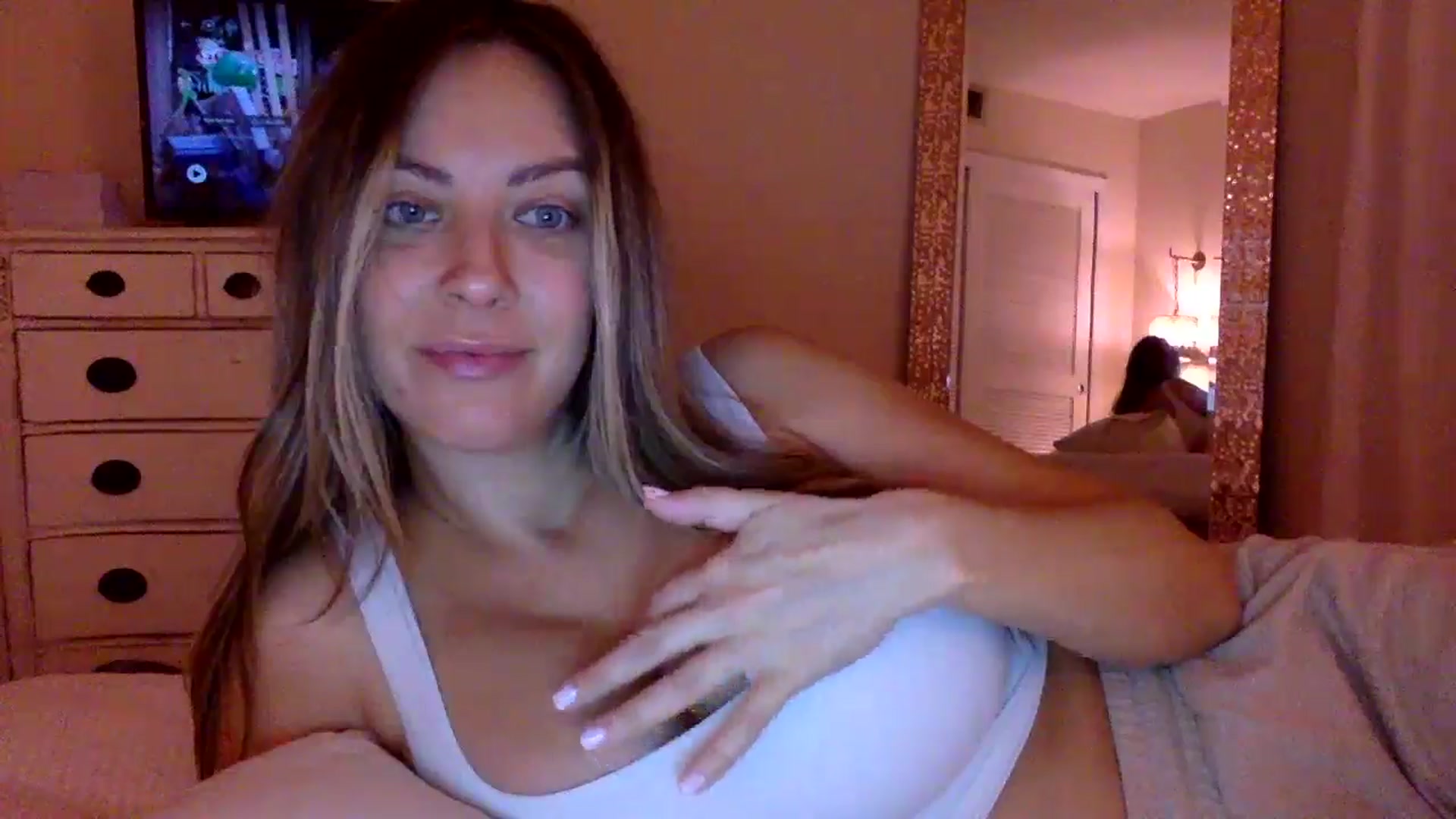 Gallery image thumbnail from DaniSendLuv's myfreecams stream on, 08/22/2024, 02:56 image 8 of 20