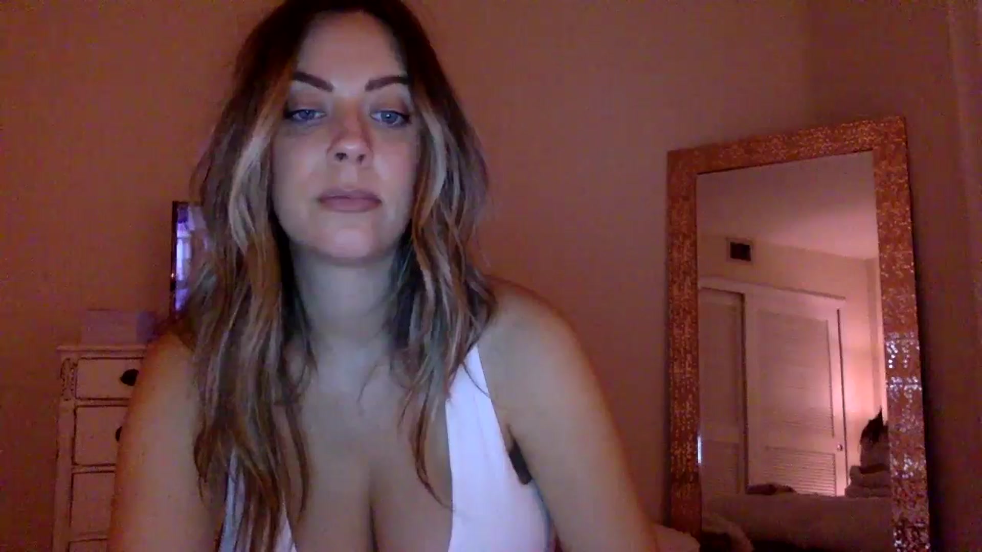 Gallery image thumbnail from DaniSendLuv's myfreecams stream on, 08/24/2024, 05:24 image 15 of 20
