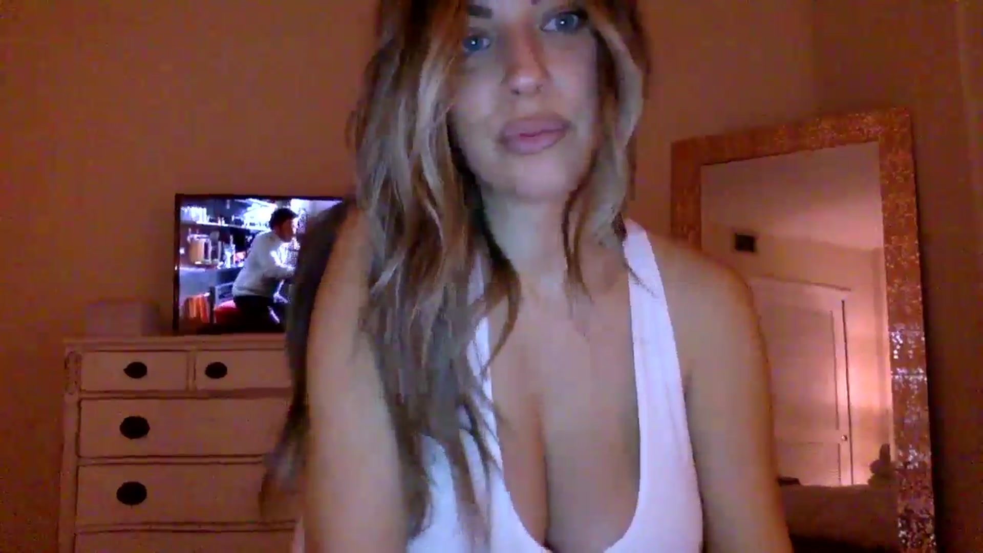 Gallery image thumbnail from DaniSendLuv's myfreecams stream on, 08/24/2024, 05:24 image 3 of 20