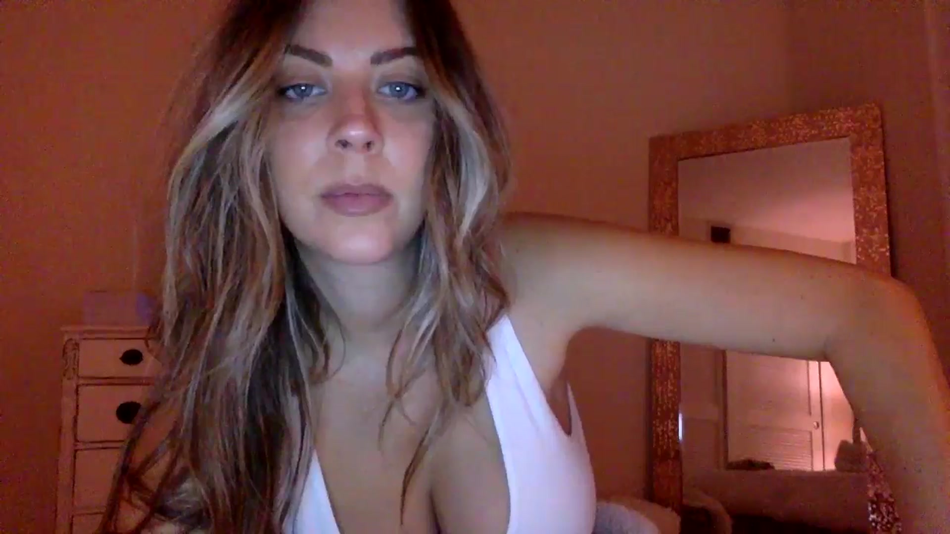 Gallery image thumbnail from DaniSendLuv's myfreecams stream on, 08/24/2024, 05:24 image 10 of 20