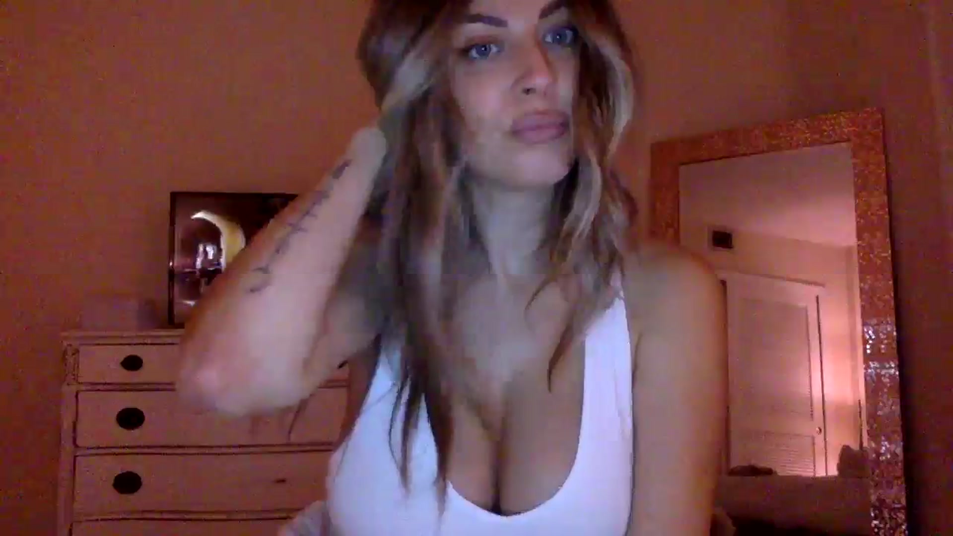 Gallery image thumbnail from DaniSendLuv's myfreecams stream on, 08/24/2024, 05:24 image 9 of 20