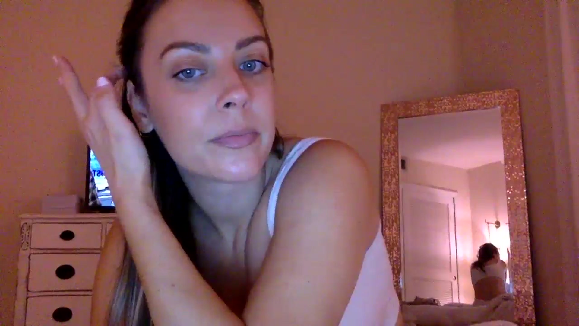 Gallery image thumbnail from DaniSendLuv's myfreecams stream on, 08/26/2024, 02:23 image 13 of 20