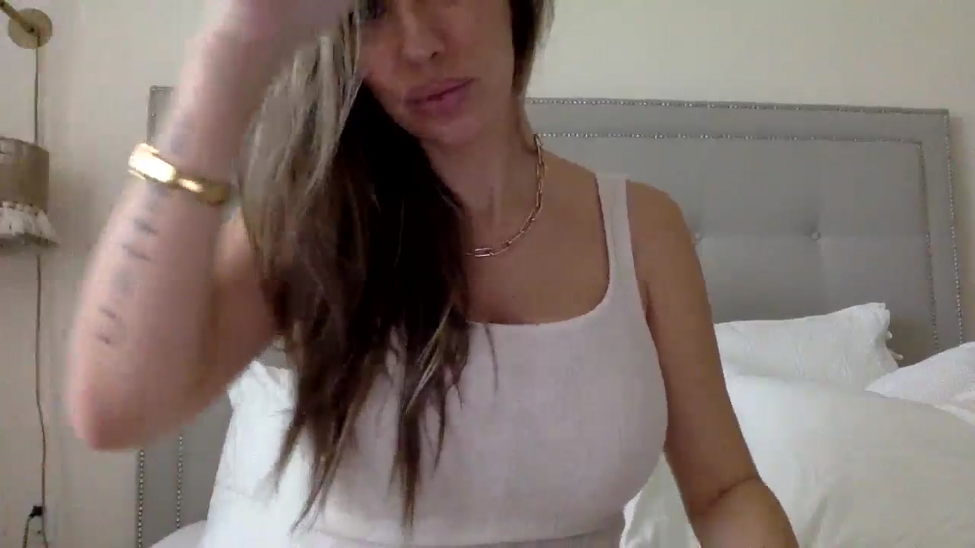Gallery image thumbnail from DaniSendLuv's myfreecams stream on, 08/27/2024, 17:30 image 2 of 20