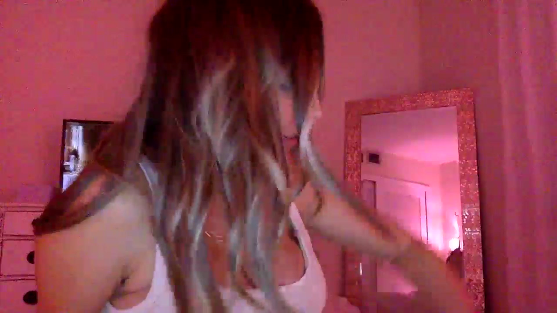 Gallery image thumbnail from DaniSendLuv's myfreecams stream on, 08/28/2024, 02:03 image 19 of 20
