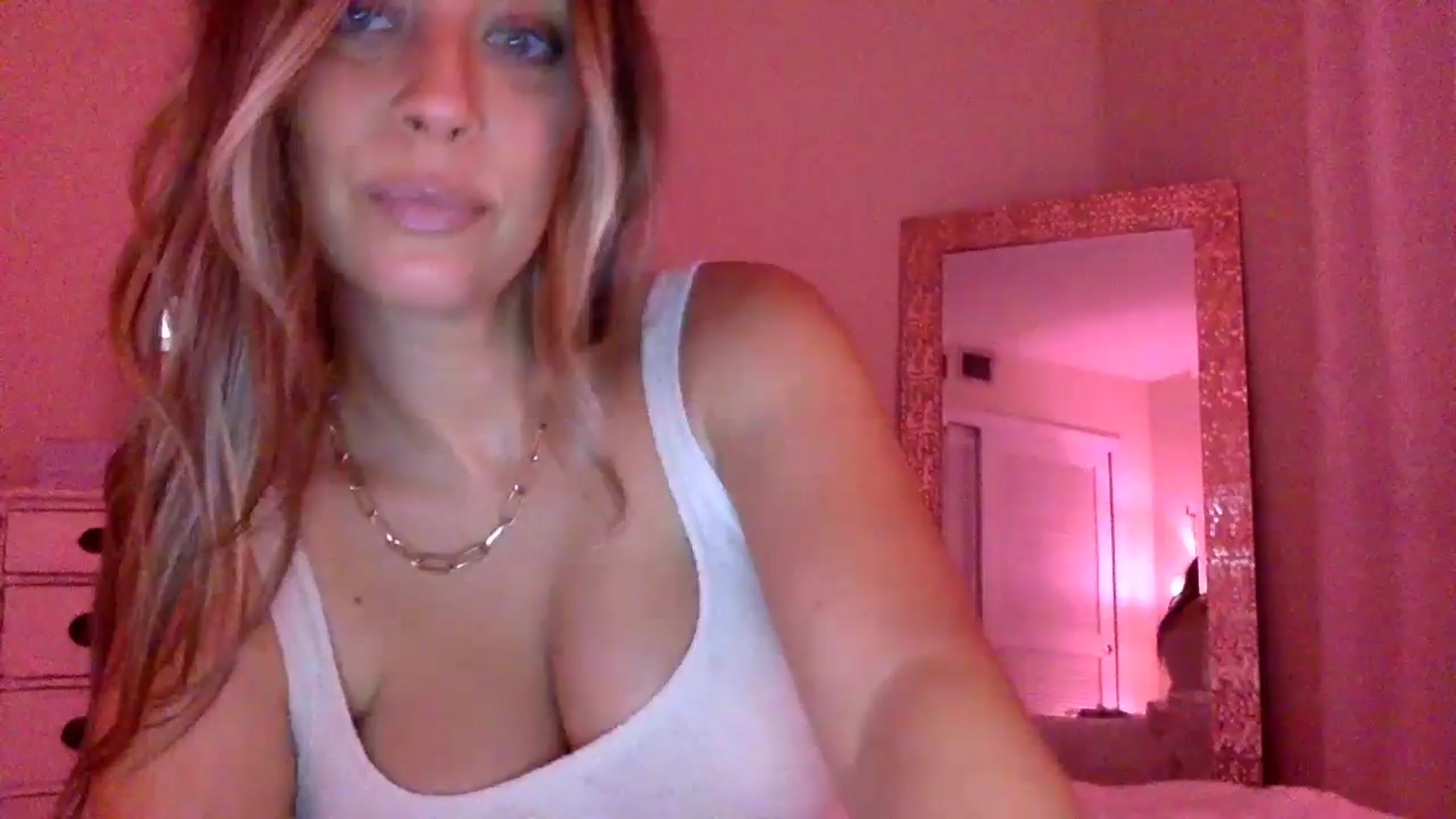Gallery image thumbnail from DaniSendLuv's myfreecams stream on, 08/28/2024, 02:03 image 14 of 20