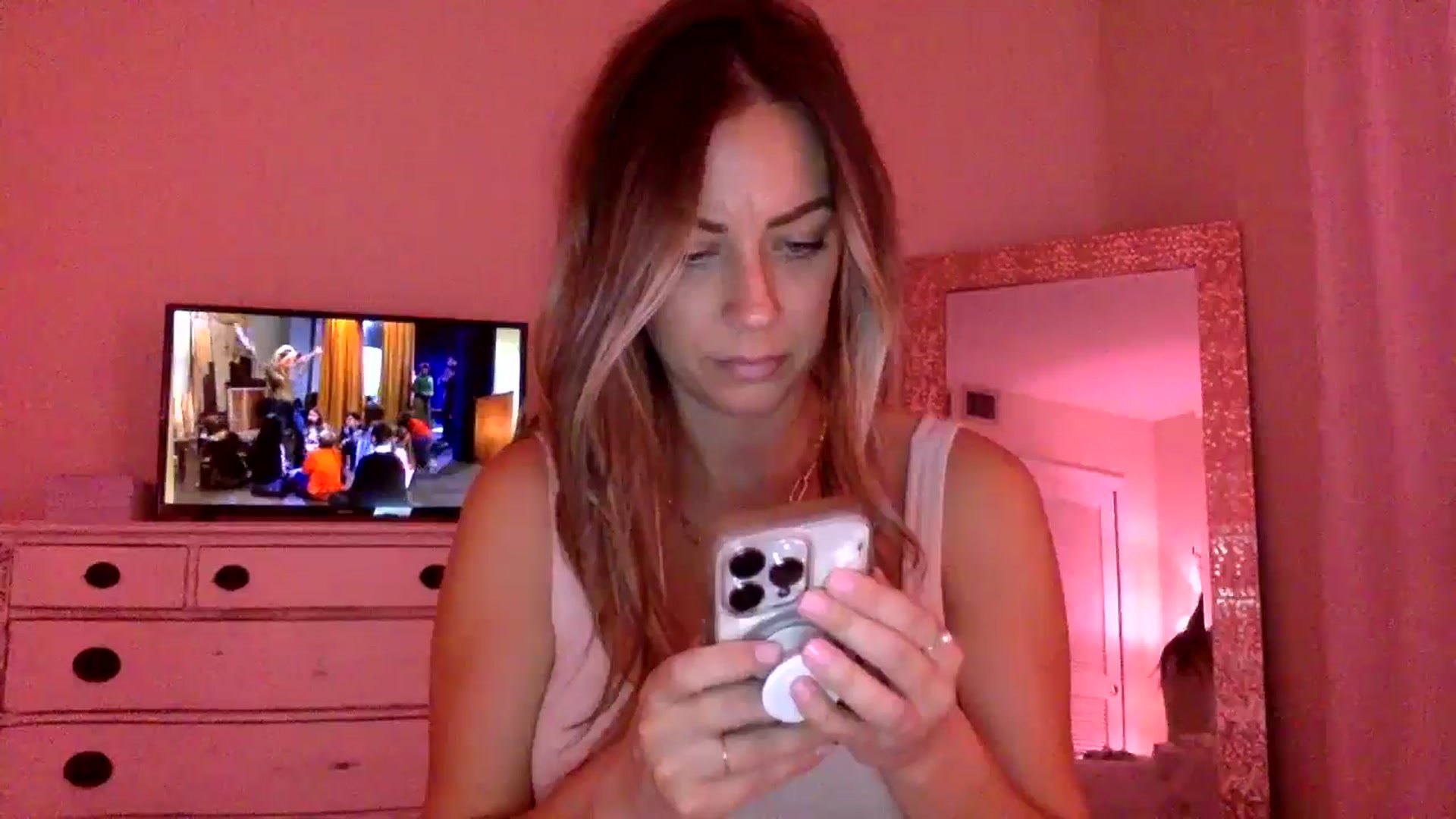 Gallery image thumbnail from DaniSendLuv's myfreecams stream on, 08/28/2024, 02:03 image 13 of 20