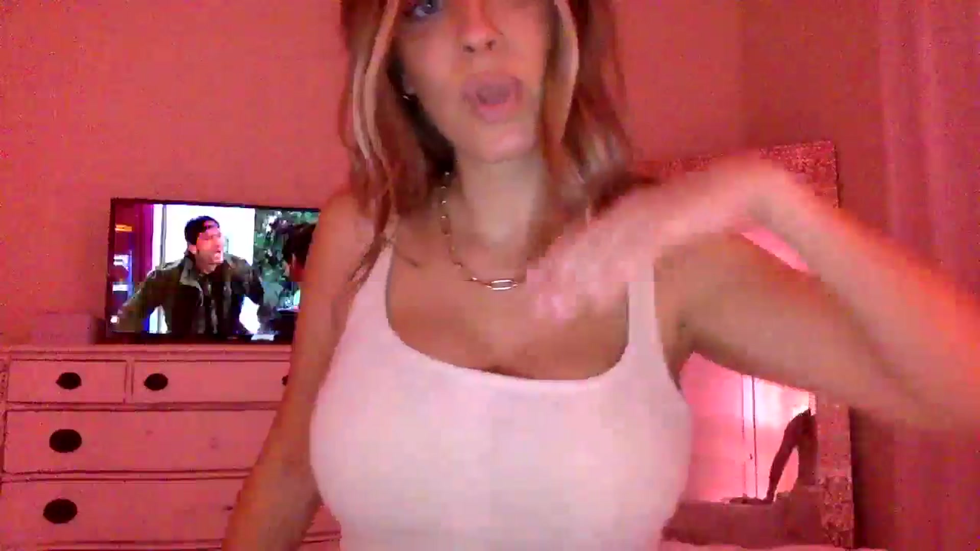 Gallery image thumbnail from DaniSendLuv's myfreecams stream on, 08/28/2024, 02:03 image 16 of 20