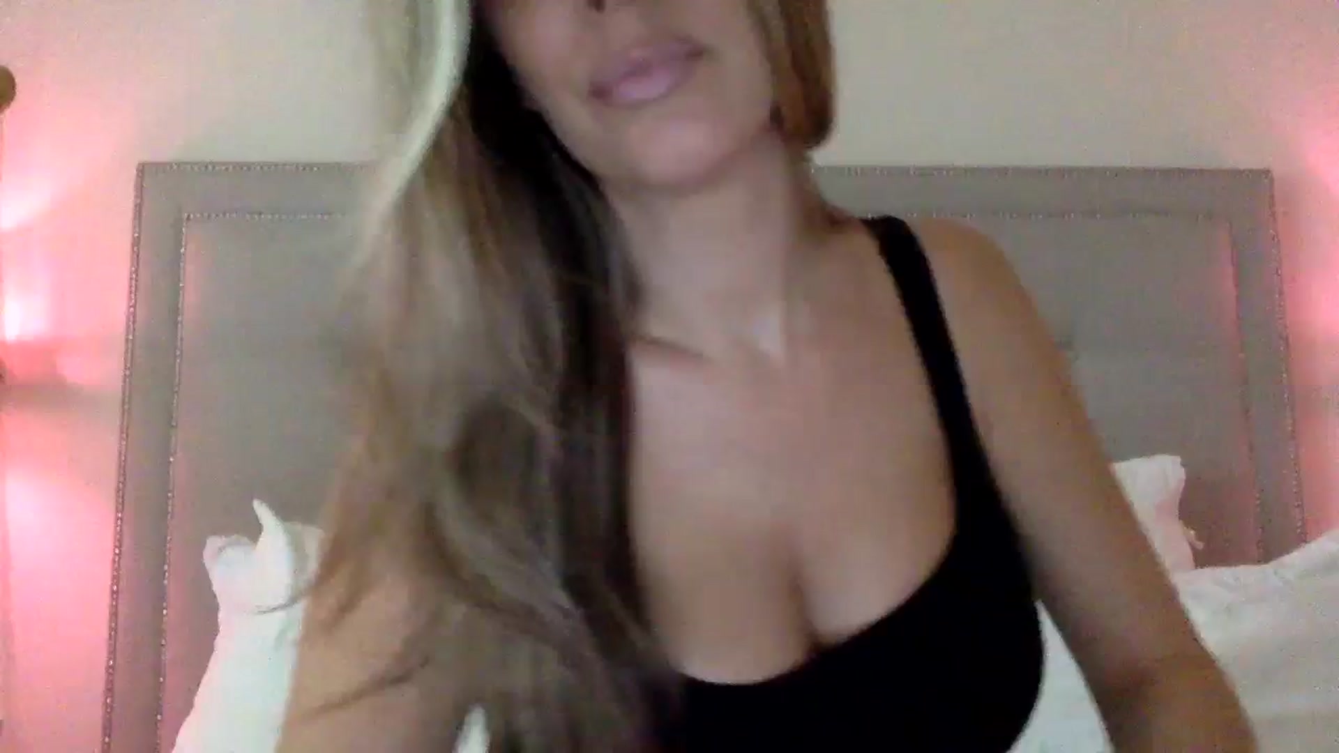 Gallery image thumbnail from DaniSendLuv's myfreecams stream on, 08/28/2024, 22:44 image 1 of 20