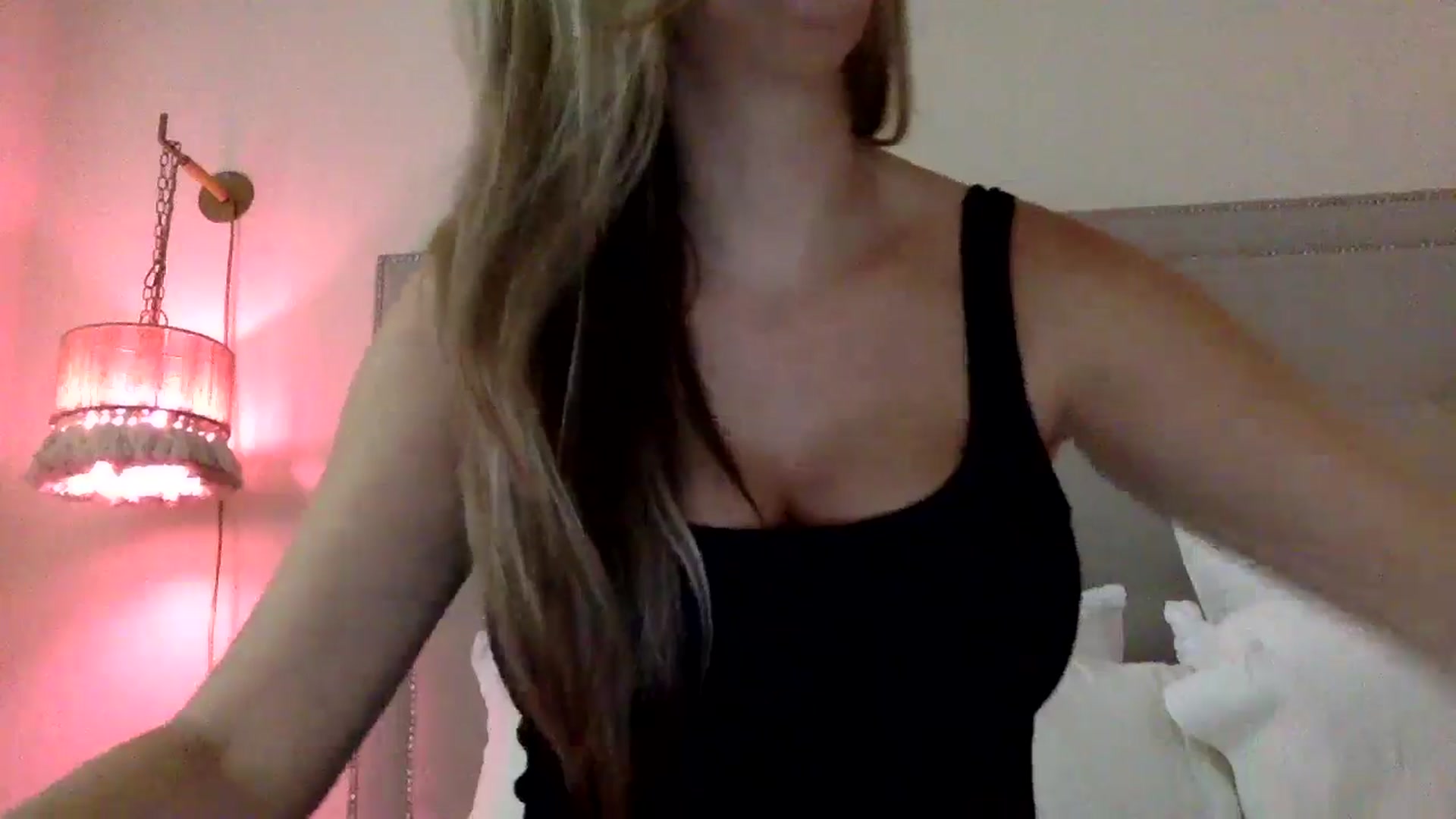 Gallery image thumbnail from DaniSendLuv's myfreecams stream on, 08/28/2024, 22:44 image 19 of 20