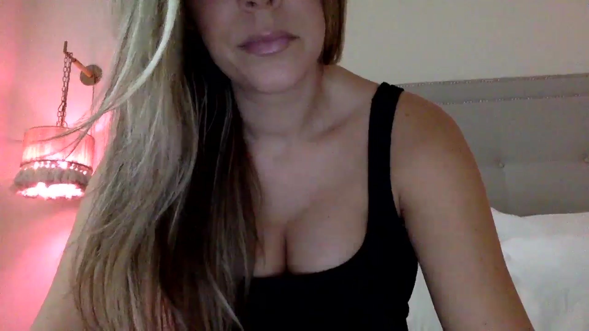 Gallery image thumbnail from DaniSendLuv's myfreecams stream on, 08/28/2024, 22:44 image 17 of 20