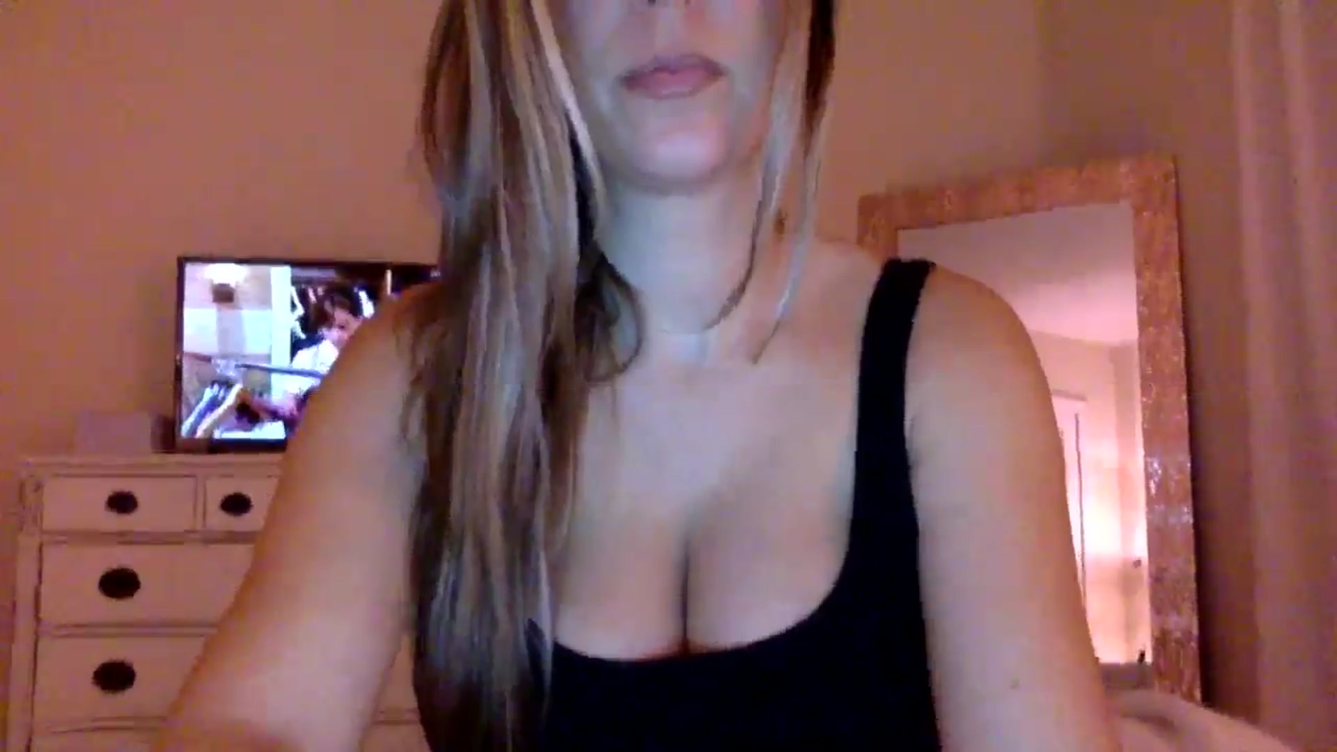 Gallery image thumbnail from DaniSendLuv's myfreecams stream on, 08/29/2024, 02:20 image 3 of 20