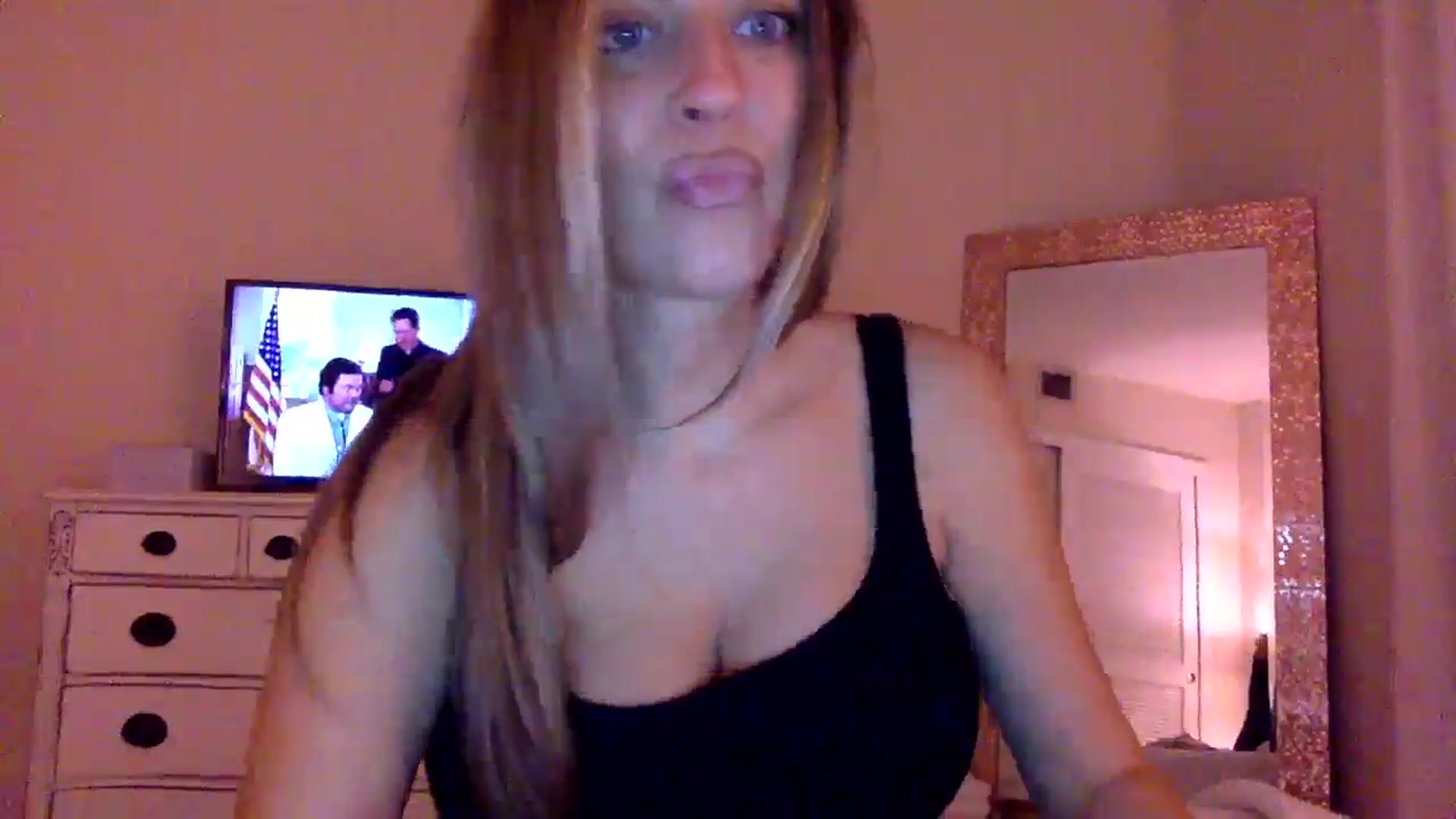 Gallery image thumbnail from DaniSendLuv's myfreecams stream on, 08/29/2024, 02:20 image 12 of 20