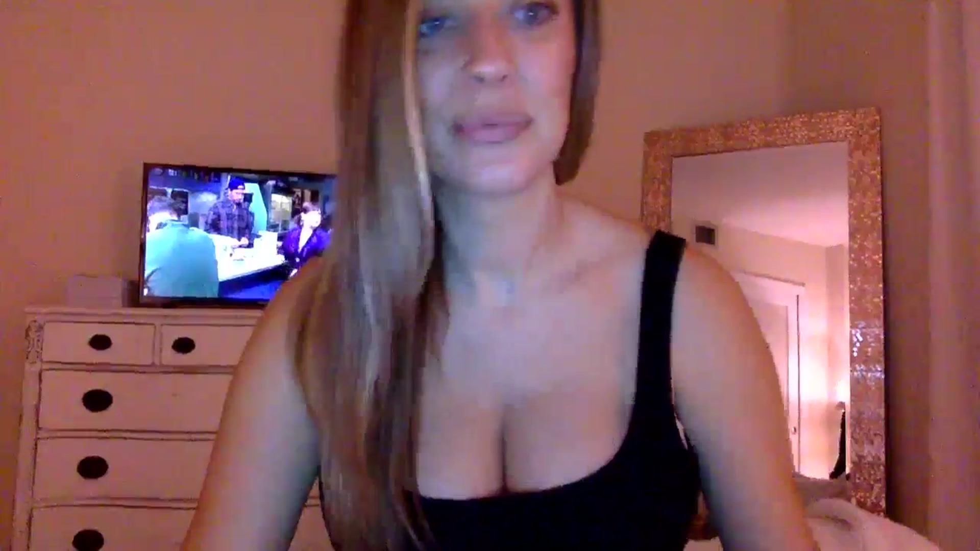 Gallery image thumbnail from DaniSendLuv's myfreecams stream on, 08/29/2024, 02:20 image 8 of 20