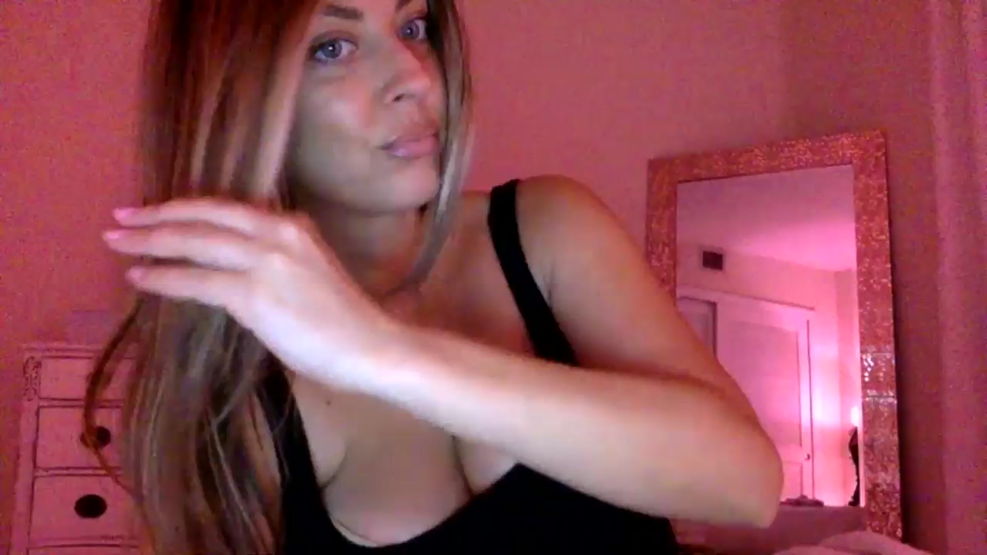 Gallery image thumbnail from DaniSendLuv's myfreecams stream on, 08/29/2024, 02:20 image 1 of 20