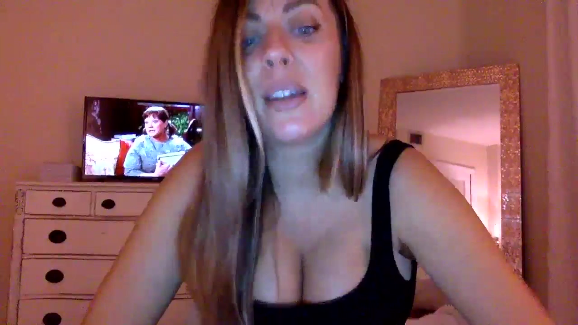 Gallery image thumbnail from DaniSendLuv's myfreecams stream on, 08/29/2024, 02:20 image 9 of 20
