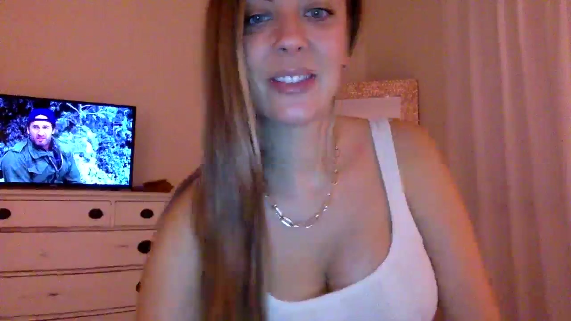 Gallery image thumbnail from DaniSendLuv's myfreecams stream on, 08/30/2024, 03:28 image 8 of 20