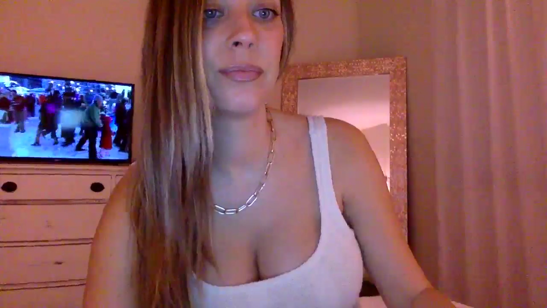 Gallery image thumbnail from DaniSendLuv's myfreecams stream on, 08/30/2024, 03:28 image 15 of 20
