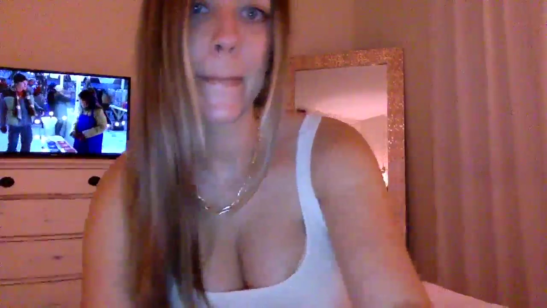 Gallery image thumbnail from DaniSendLuv's myfreecams stream on, 08/30/2024, 03:28 image 16 of 20