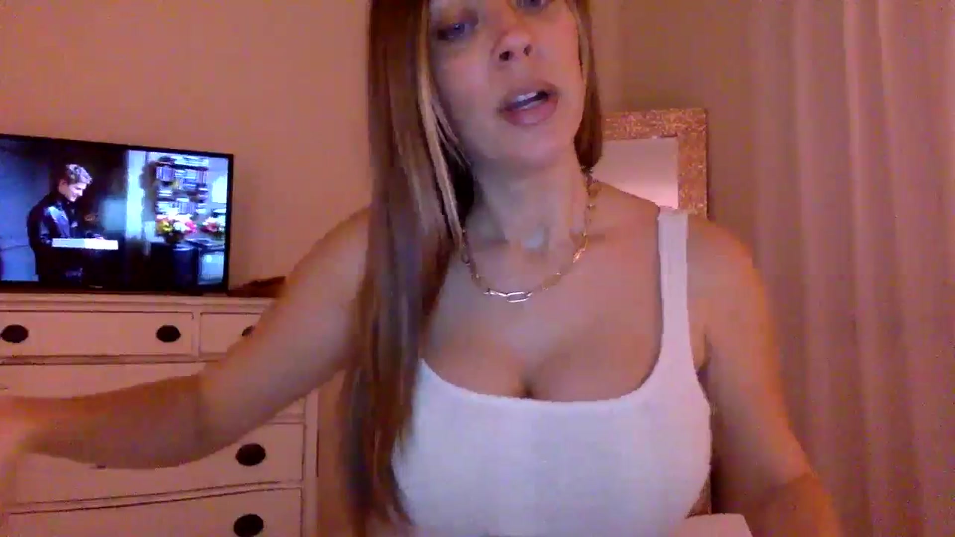 Gallery image thumbnail from DaniSendLuv's myfreecams stream on, 08/30/2024, 03:28 image 14 of 20