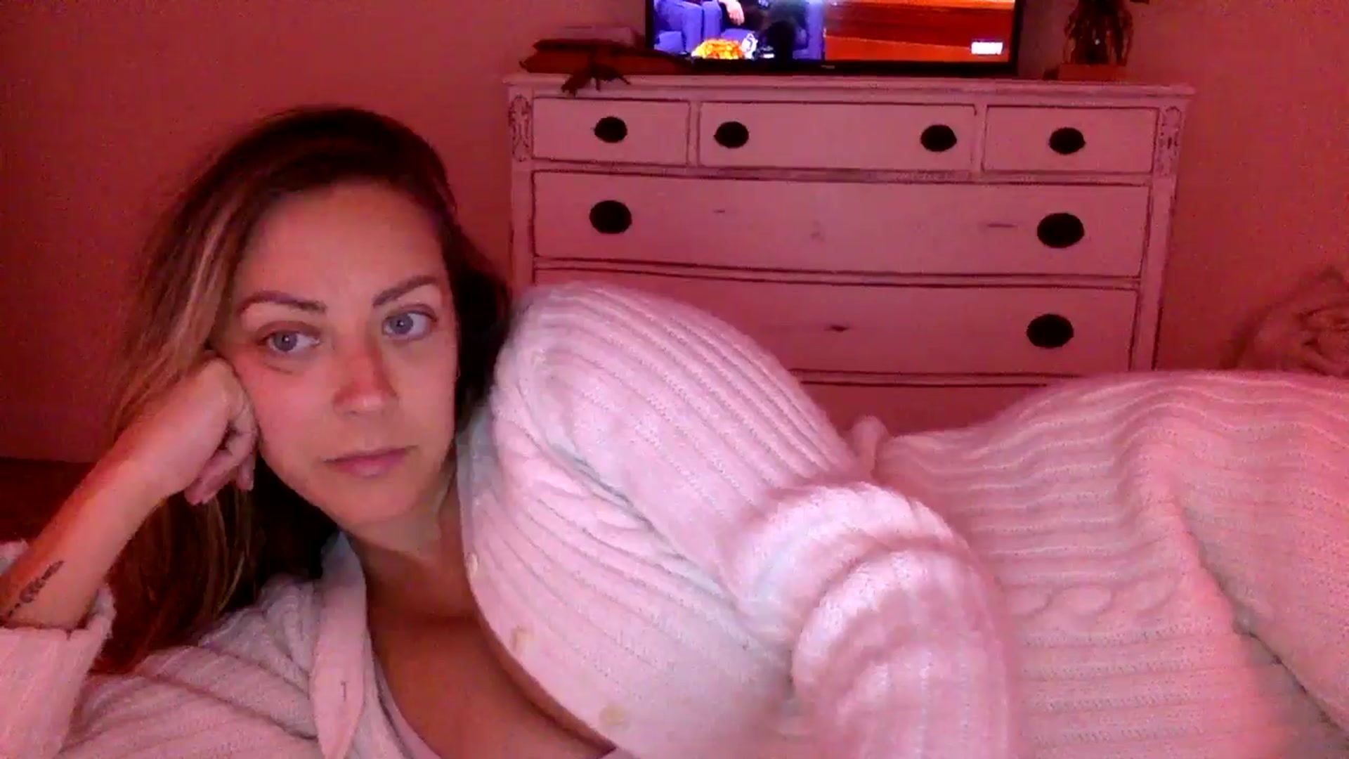 Gallery image thumbnail from DaniSendLuv's myfreecams stream on, 09/01/2024, 03:49 image 18 of 20