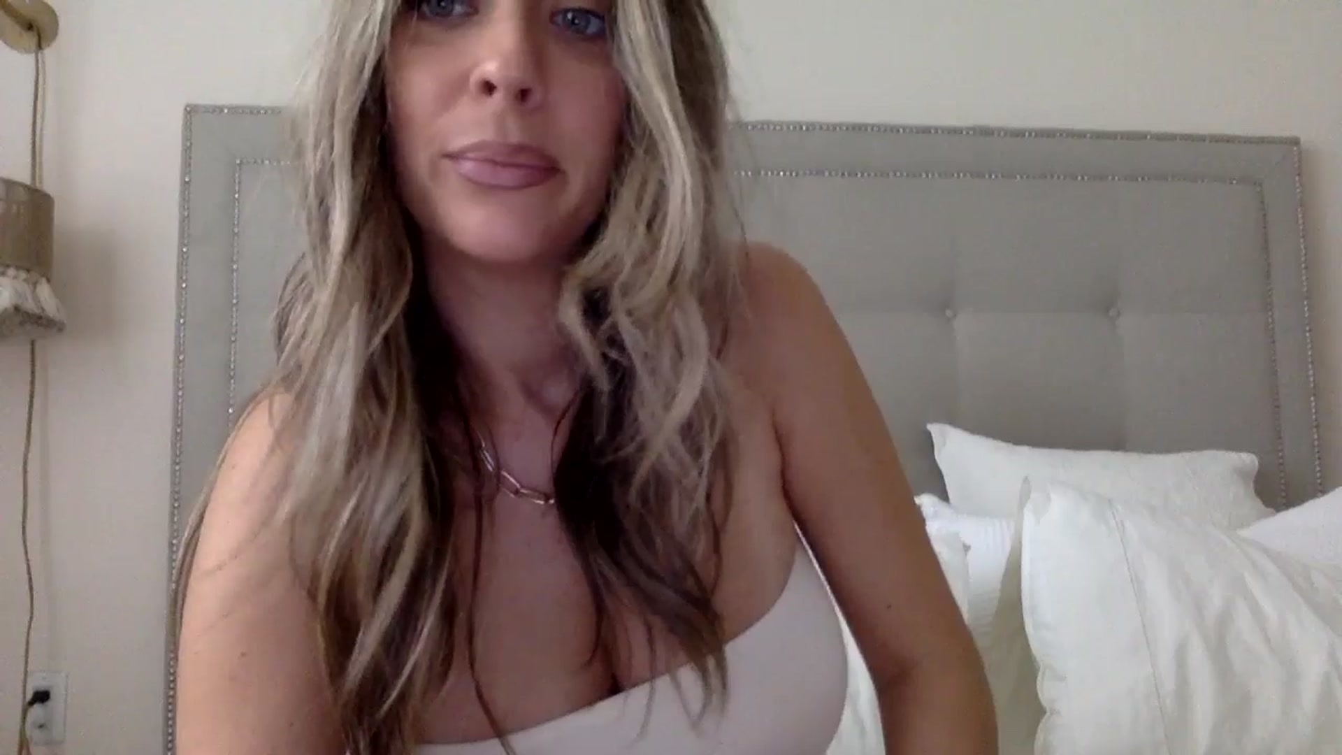 Gallery image thumbnail from DaniSendLuv's myfreecams stream on, 09/03/2024, 18:58 image 7 of 20